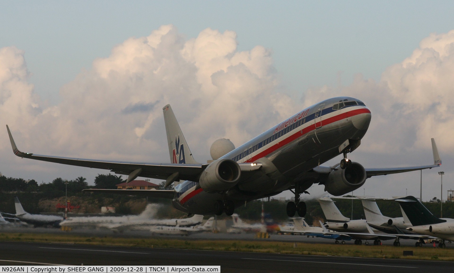 N926AN, 2000 Boeing 737-823 C/N 29527, American airlines 737 departing tncm runway 10