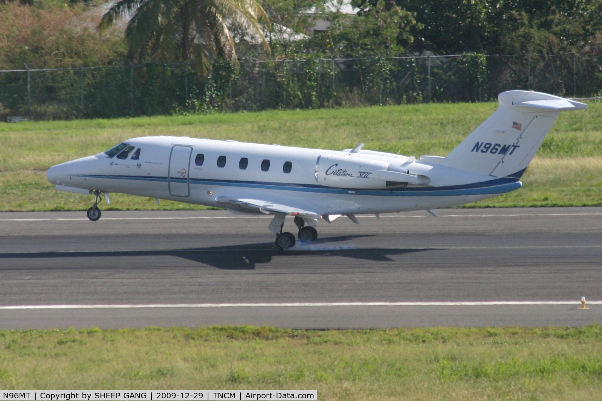 N96MT, 1996 Cessna 650 Citation VII C/N 650-7065, N96MT main landing gear down on runway 10
