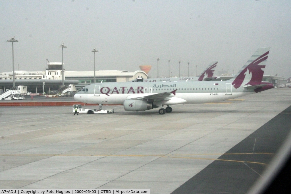 A7-ADU, 2007 Airbus A320-232 C/N 3071, A7-ADU A320 pushing back at Doha, Qatar