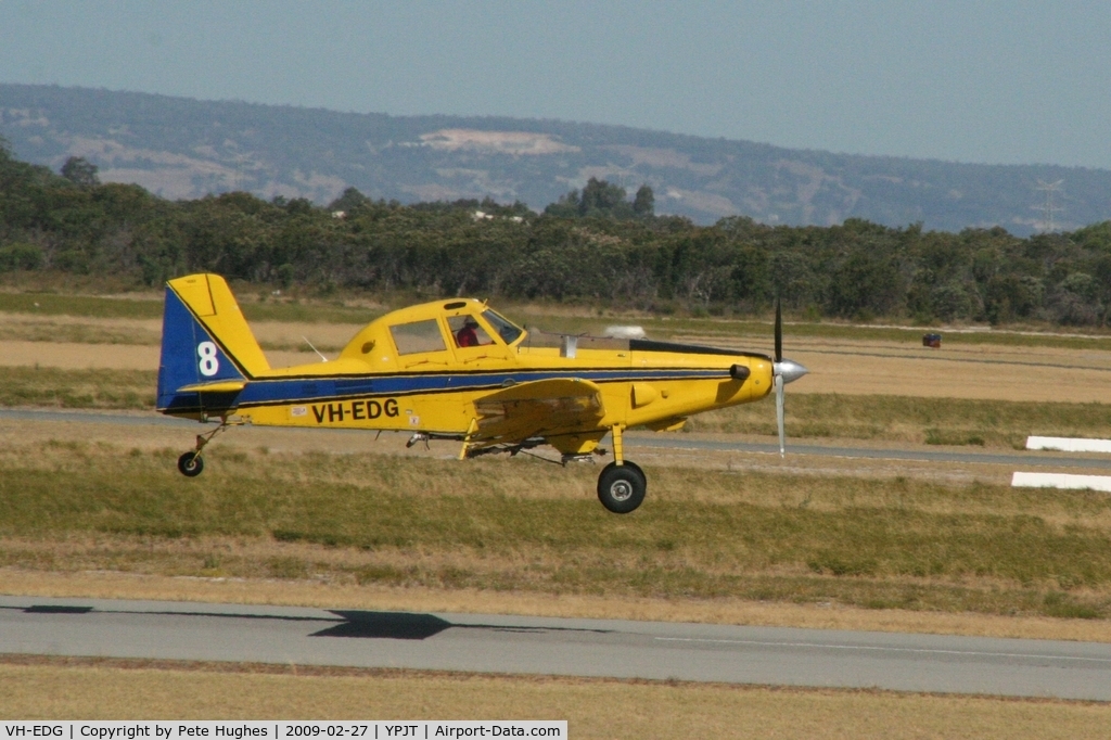 VH-EDG, 2001 Air Tractor Inc AT-802 C/N 802-0105, VH-EDG Air Tractor 802 getting airborne from Jandakot