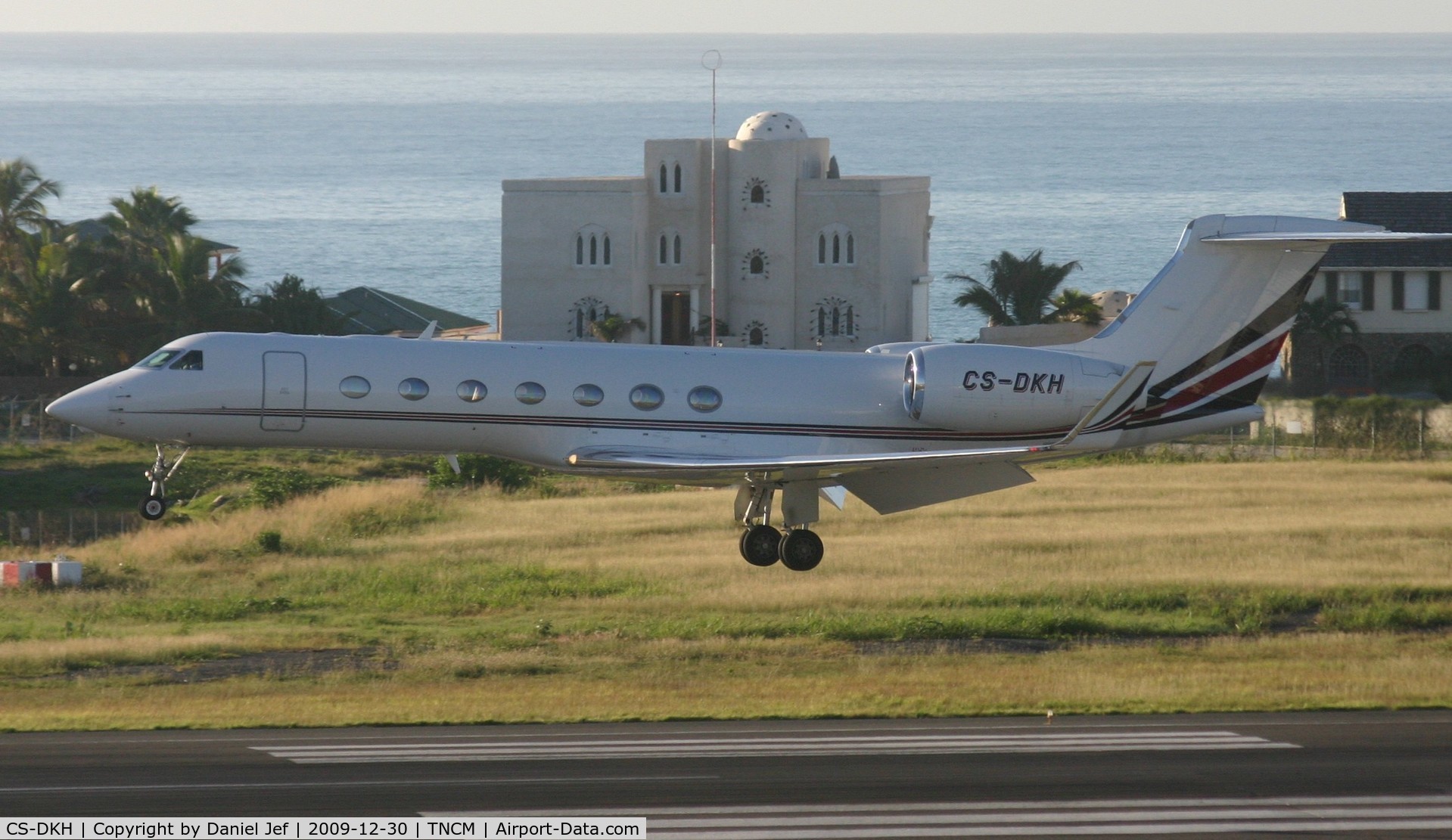 CS-DKH, 2007 Gulfstream Aerospace GV-SP (G550) C/N 5150, CS-DKH Landing at TNCM using the Numbers NJE172U