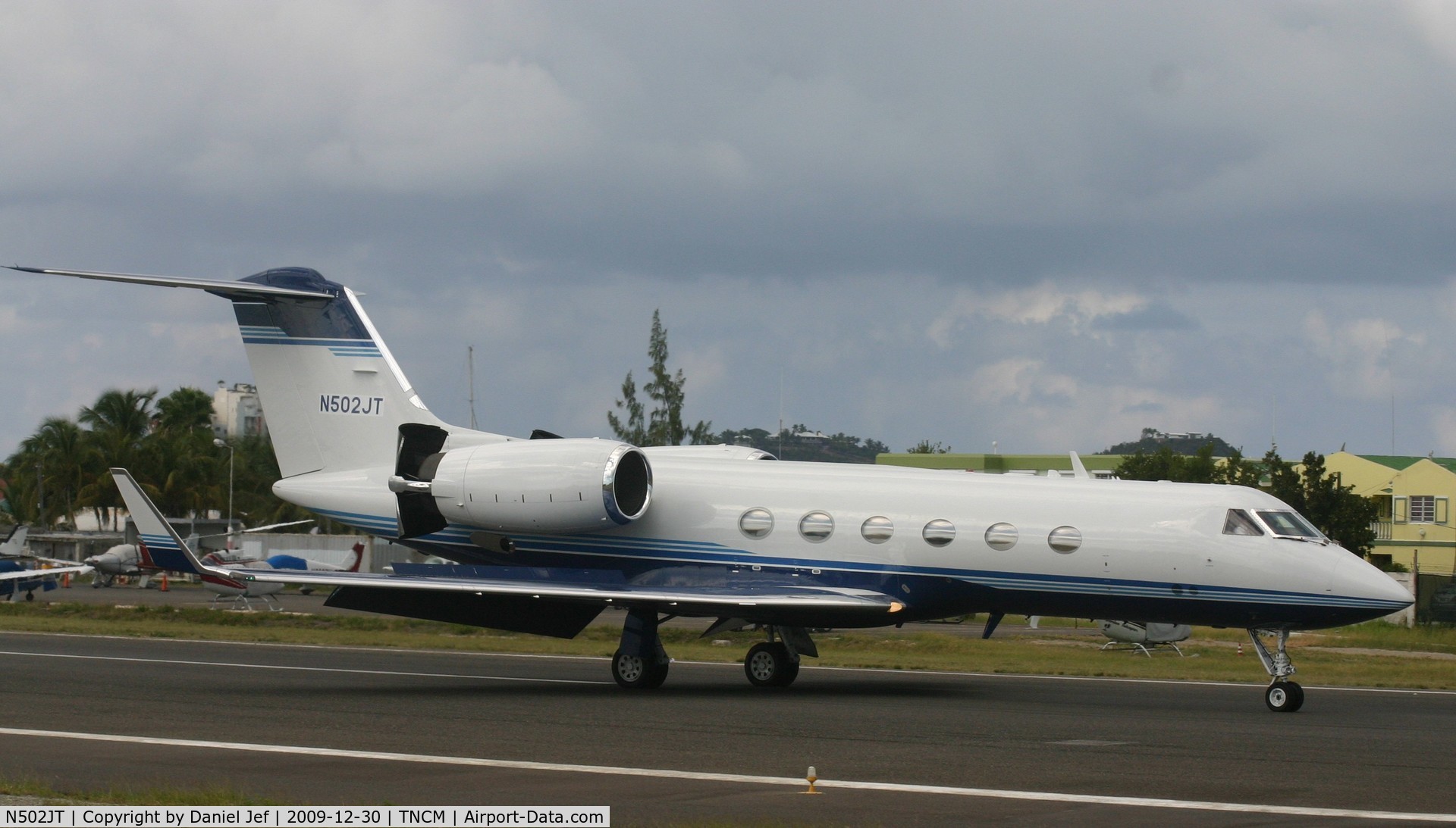 N502JT, 1993 Gulfstream Aerospace G-IV C/N 1212, N502JT just landed at TNCM and comming to a compleet stop