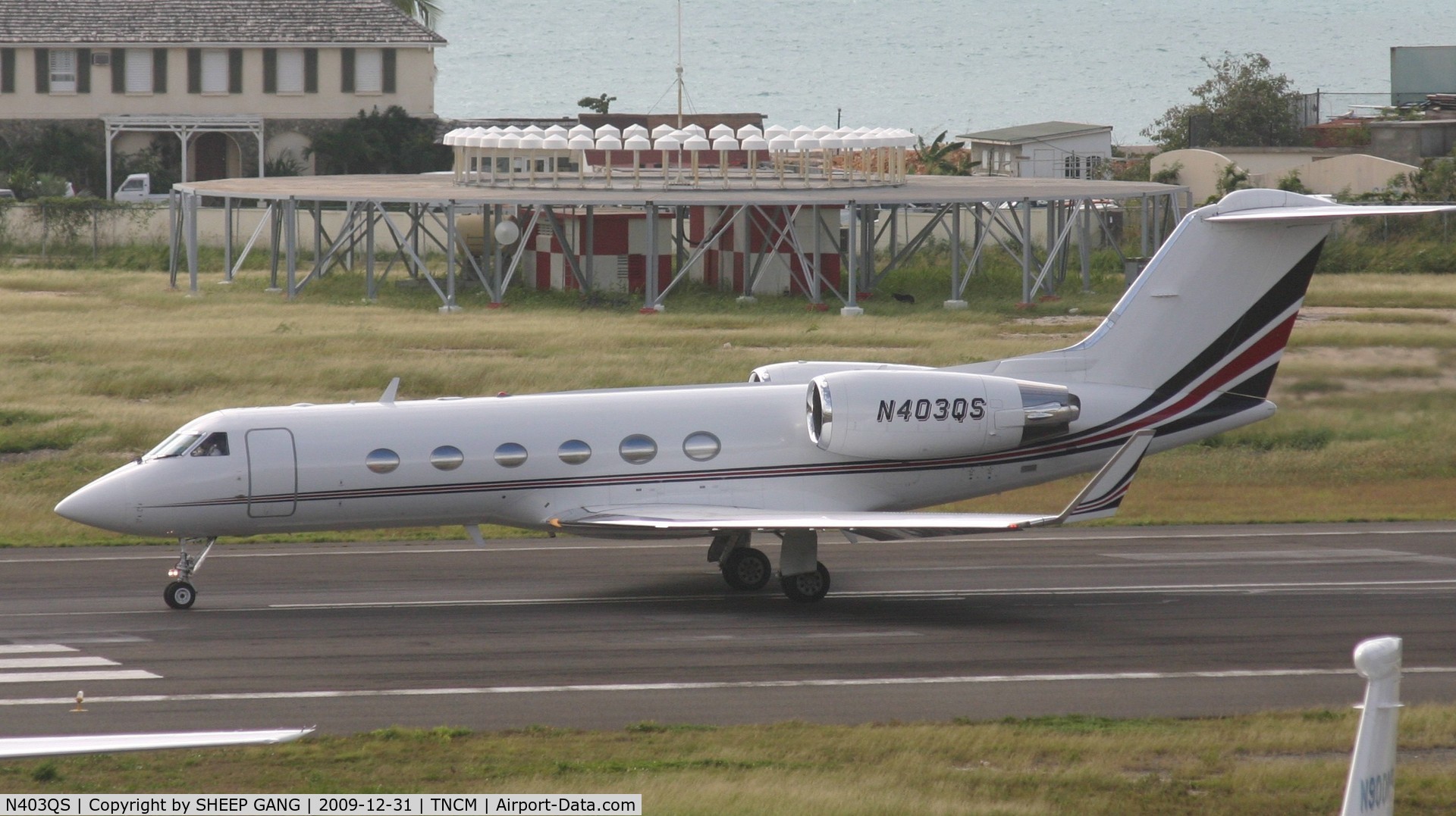 N403QS, 2000 Gulfstream Aerospace G-IV C/N 1403, N403QS on the active departing TNCM