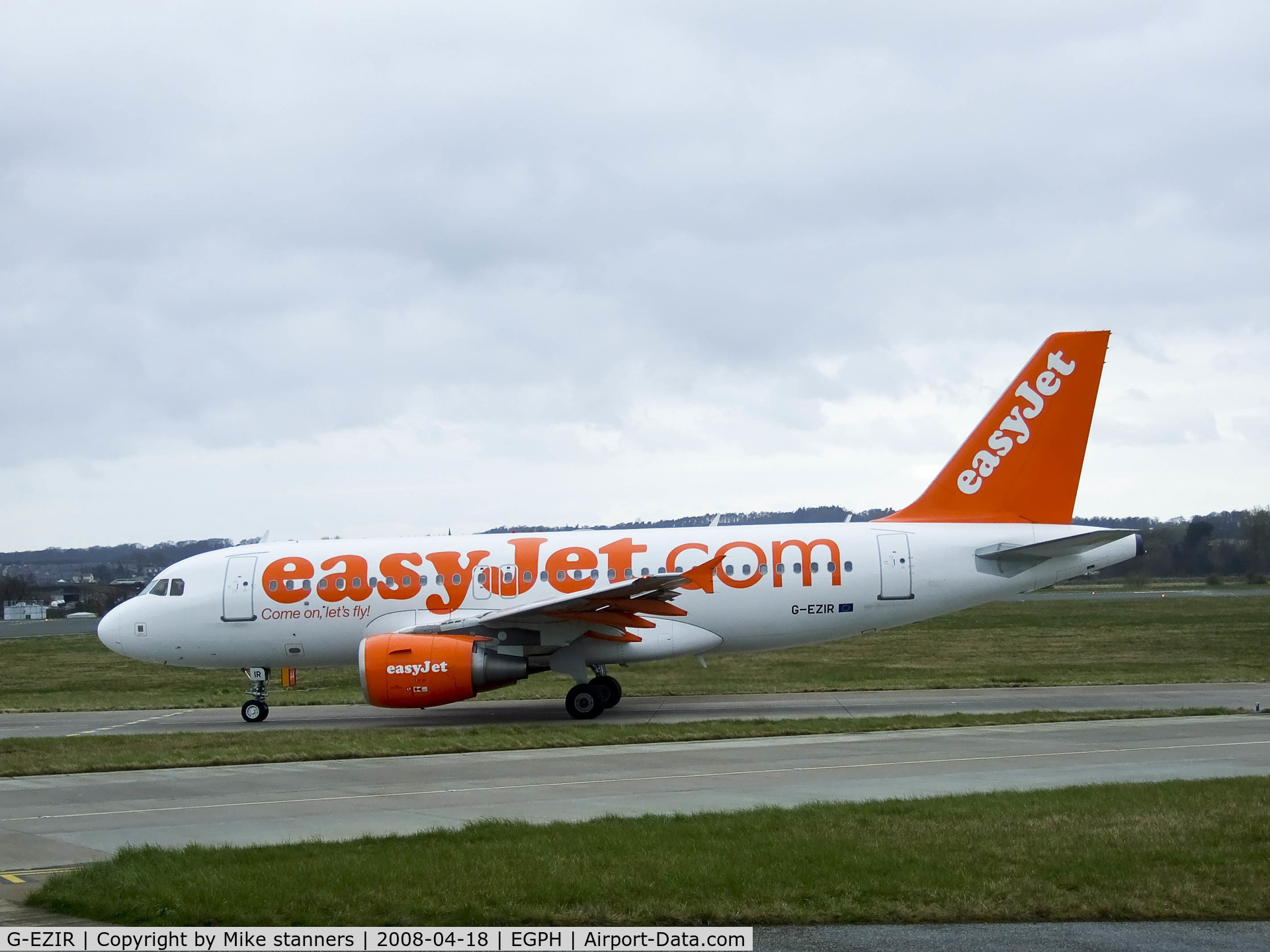 G-EZIR, 2005 Airbus A319-111 C/N 2527, Easyjet A319 Taxiing to runway 06 At EDI