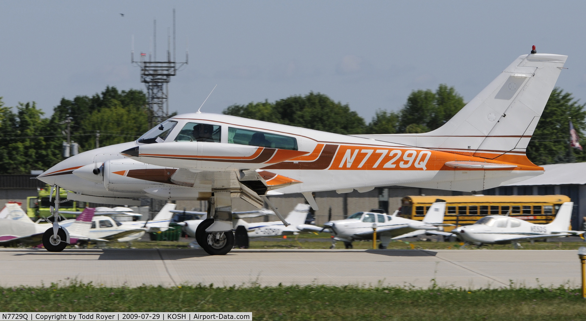 N7729Q, 1970 Cessna 310Q C/N 310Q0229, EAA AIRVENTURE 2009