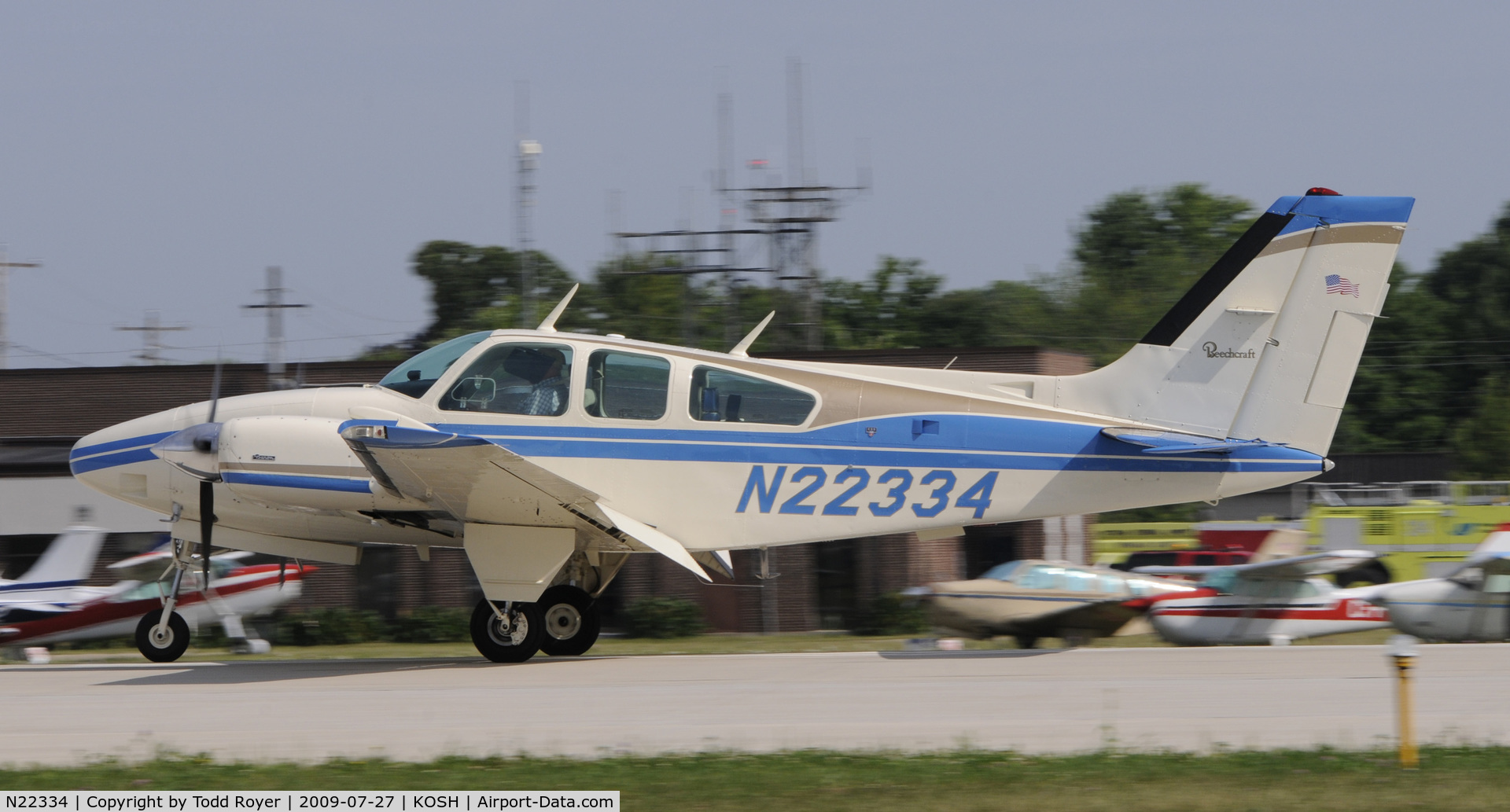 N22334, 1977 Beech E-55 Baron C/N TE-1111, EAA AIRVENTURE 2009