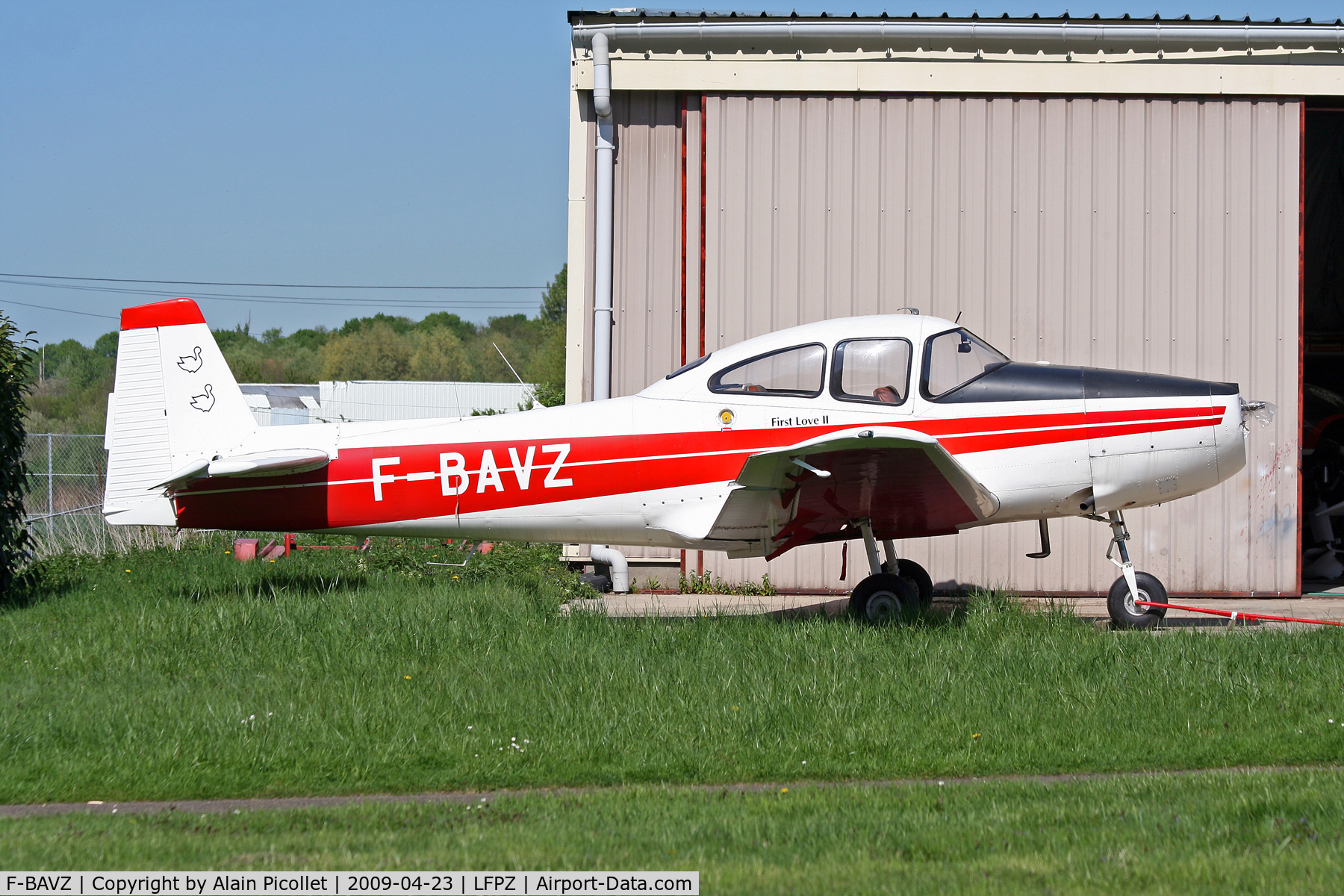 F-BAVZ, North American Navion (NA-145) C/N NAV-4-911, wait a new propeller