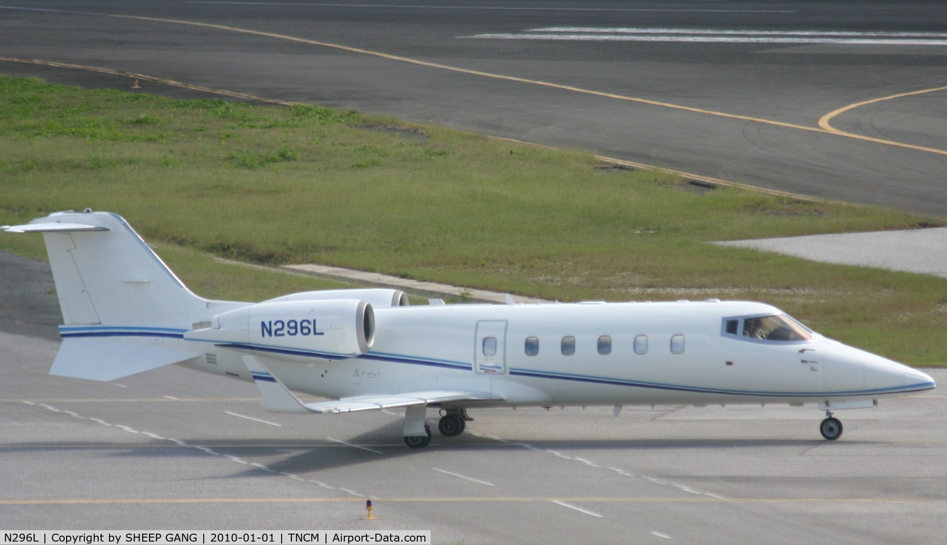N296L, 2005 Learjet Inc 60 C/N 296, N296L with teh call sign hop a jet 96 taxing to alpha for take off runway 10 at TNCM