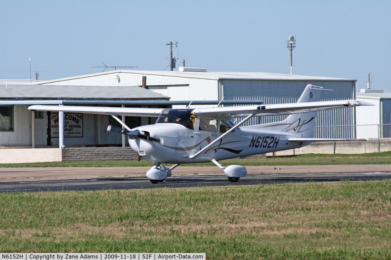 N6152H, 2008 Cessna 172S C/N 172S10691, At Aero Valley (Northwest Regional)