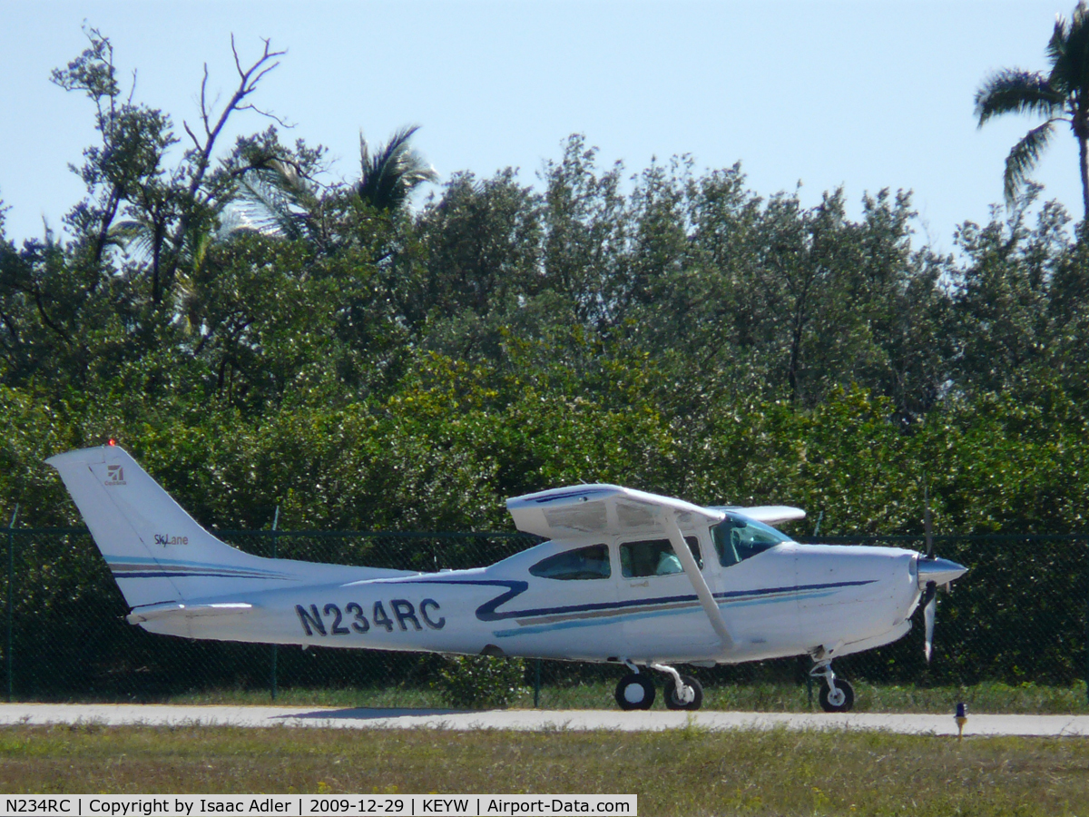 N234RC, 1985 Cessna R182 Skylane RG C/N R18202012, Ready for takeoff