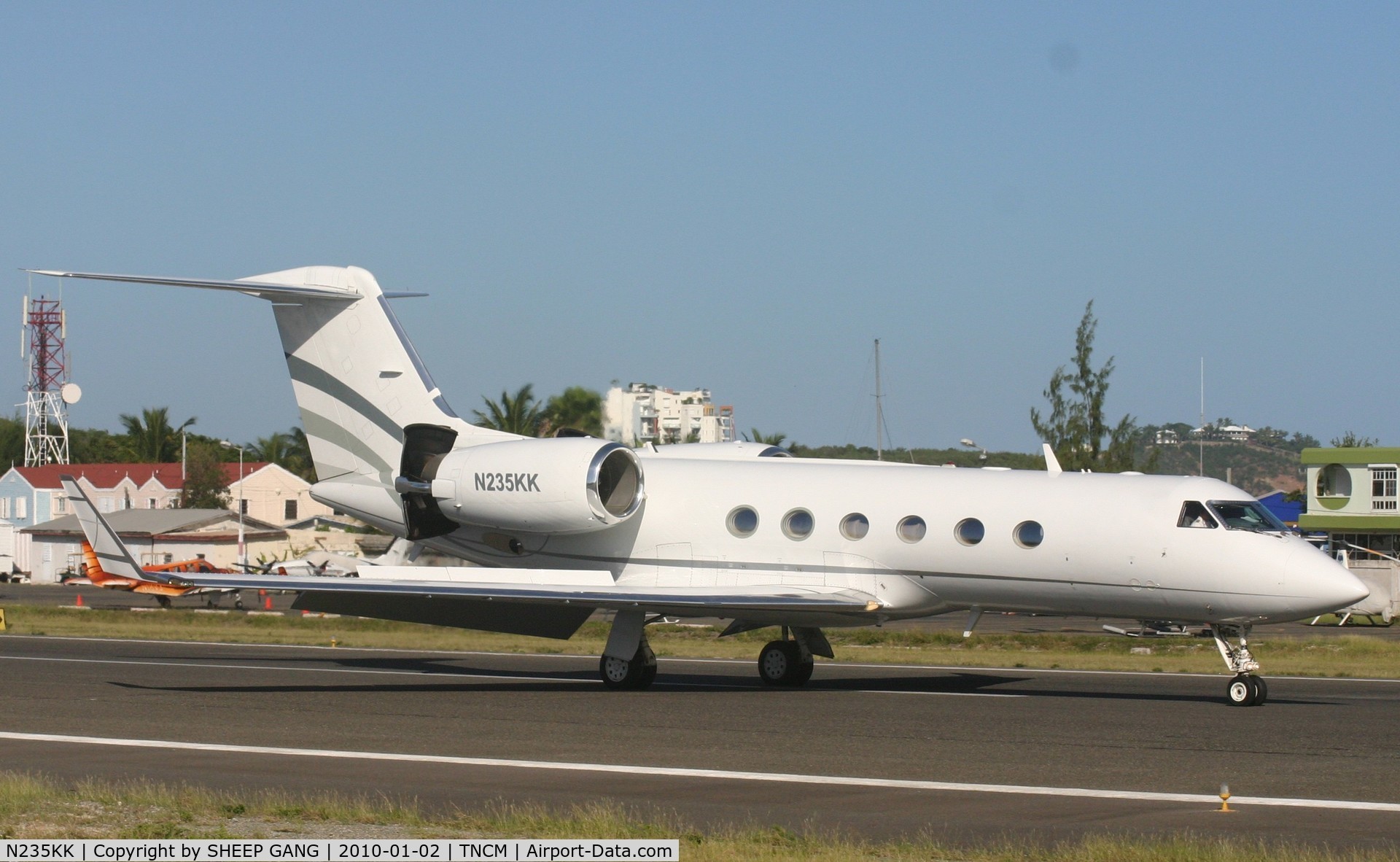 N235KK, 2001 Gulfstream Aerospace G-IV C/N 1458, N235KK Just landed at TNCM and making use of all there stopping power