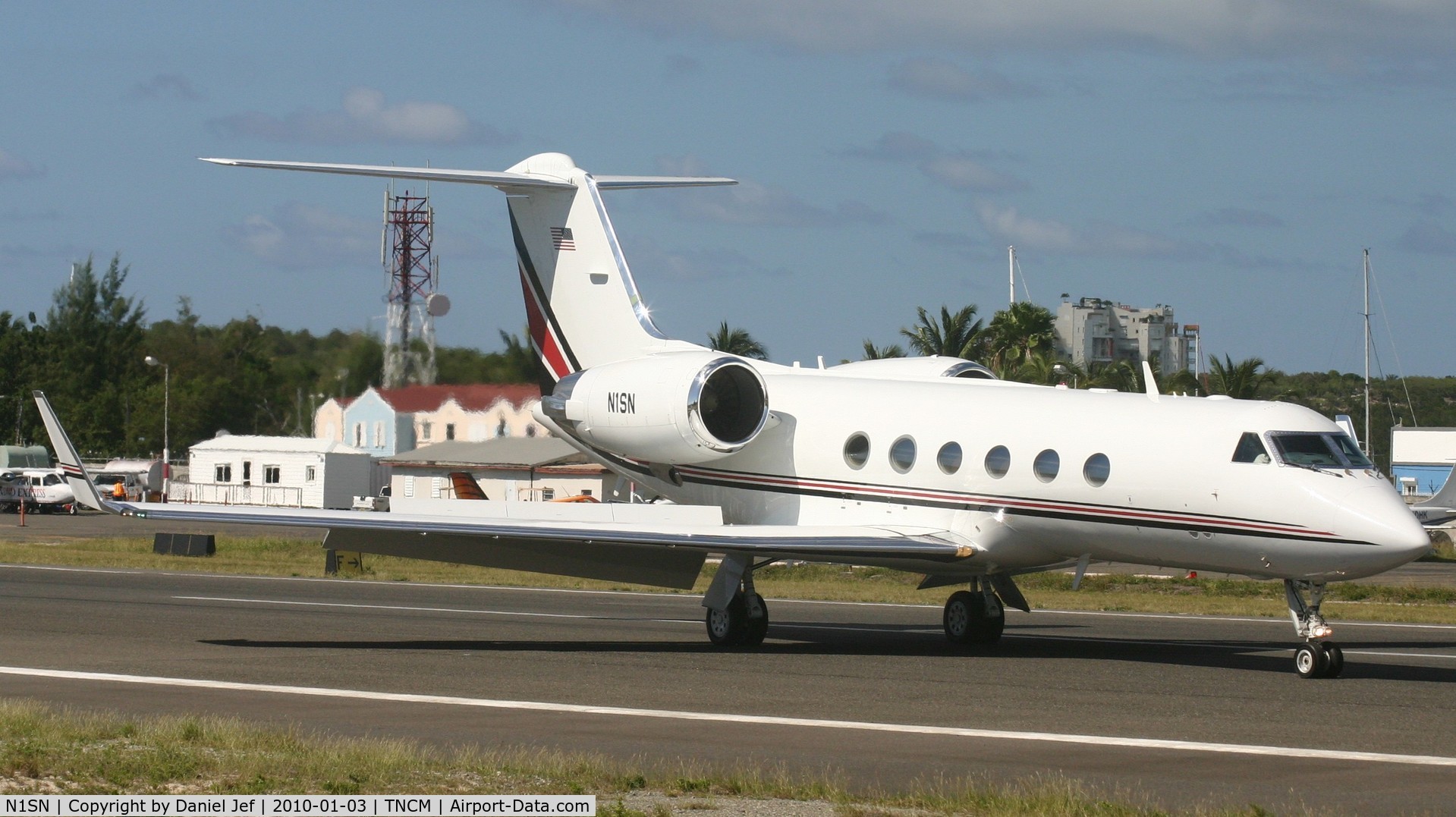 N1SN, 2000 Gulfstream Aerospace G-IV C/N 1433, N1SN just landed at TNCM