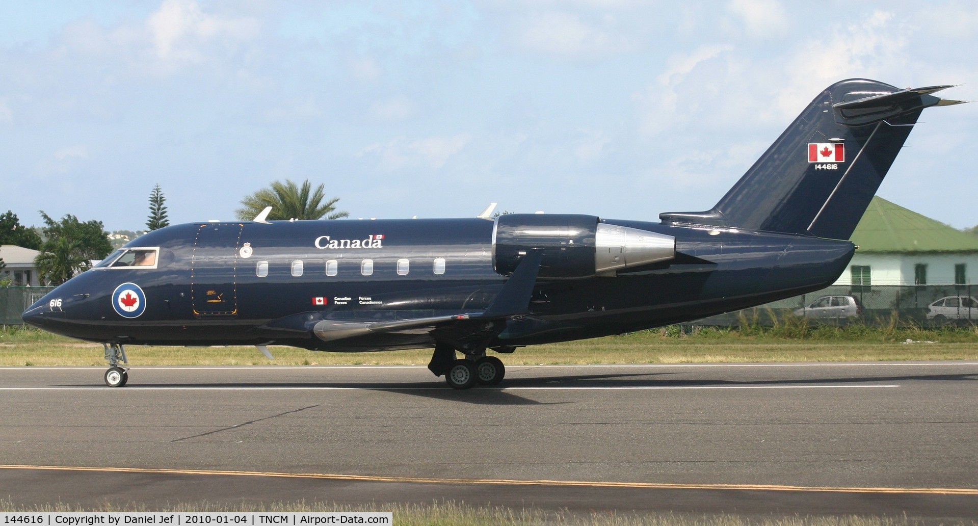 144616, 1985 Canadair CC-144B Challenger (CL-600-2B16) C/N 3038, Canforce 144616 back tracking the active for parking on the main ramp