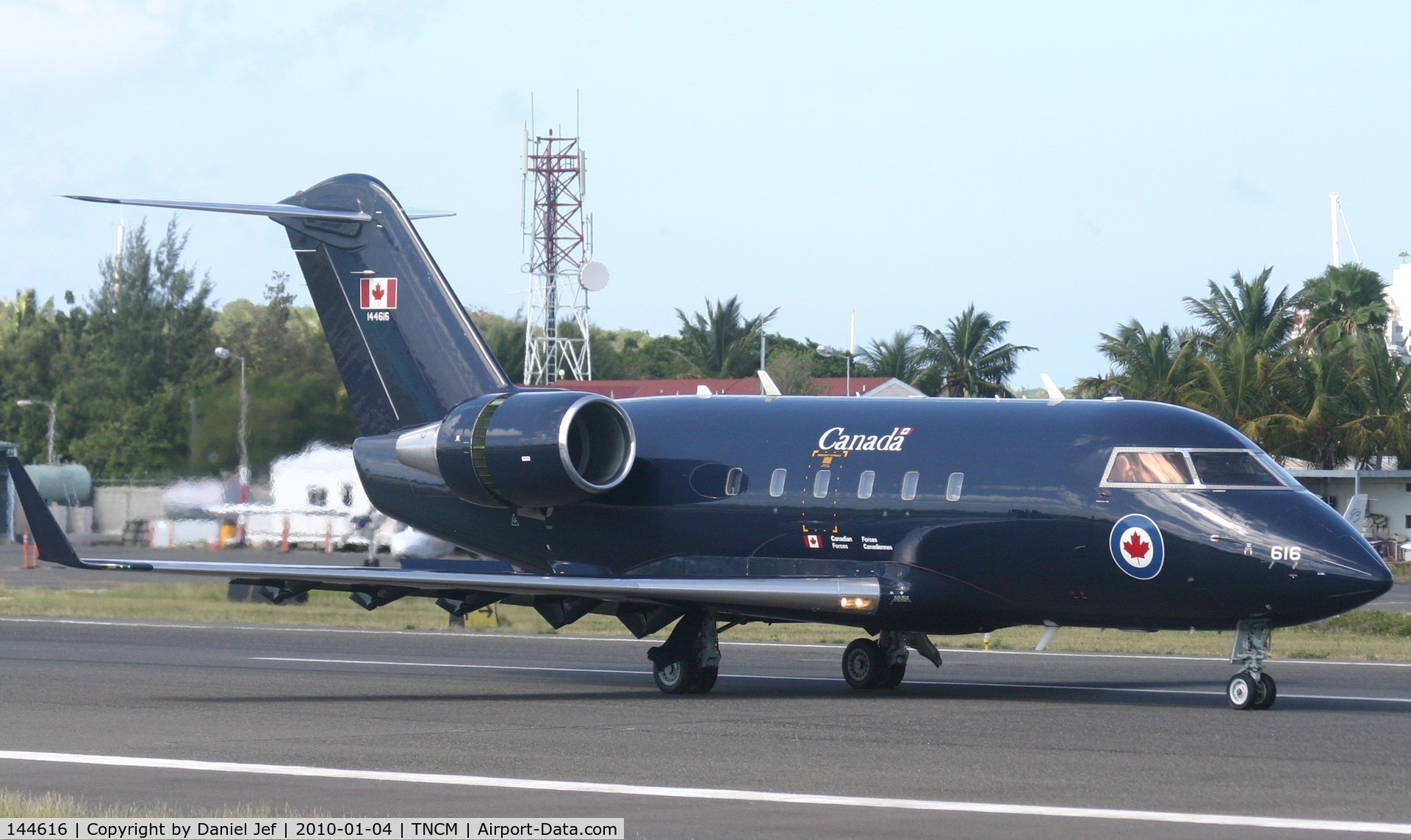 144616, 1985 Canadair CC-144B Challenger (CL-600-2B16) C/N 3038, Can force Just landed at TNCM on runway 10 and making use of there stopping power