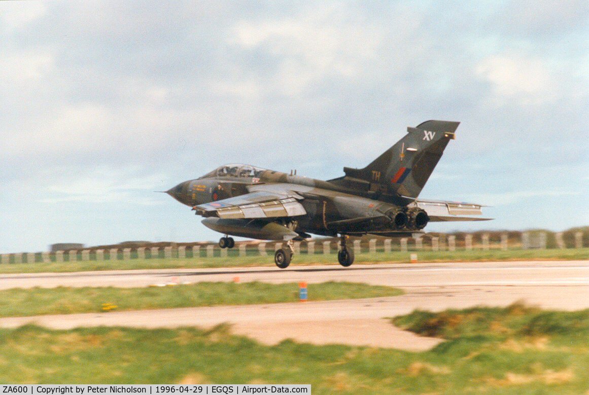 ZA600, 1982 Panavia Tornado GR.1 C/N 122/BS039/2123, Tornado GR.1 of 15[R] Squadron about to touch-down at Lossiemouth in April 1996.