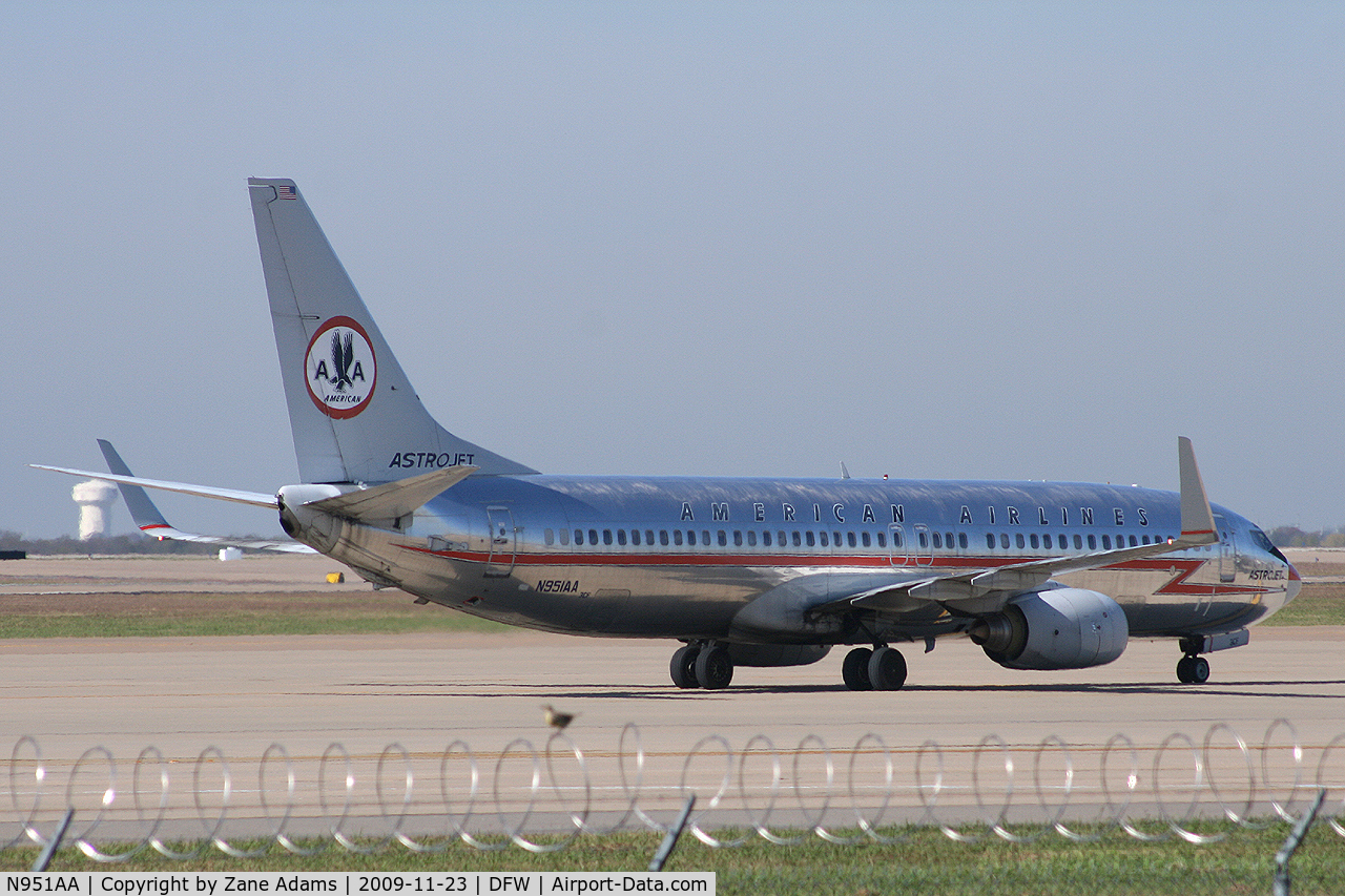 N951AA, 2000 Boeing 737-823 C/N 29538, American Airlines at DFW