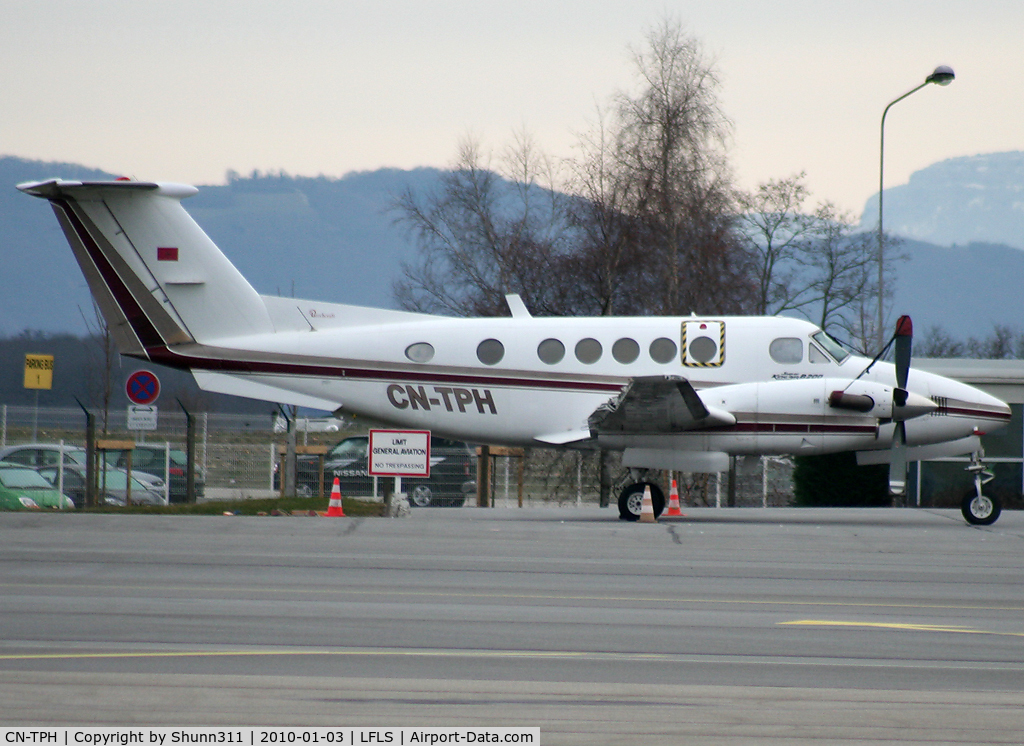 CN-TPH, 1982 Beech B200 Super King Air C/N BB-1006, Parked at the General Aviation area...