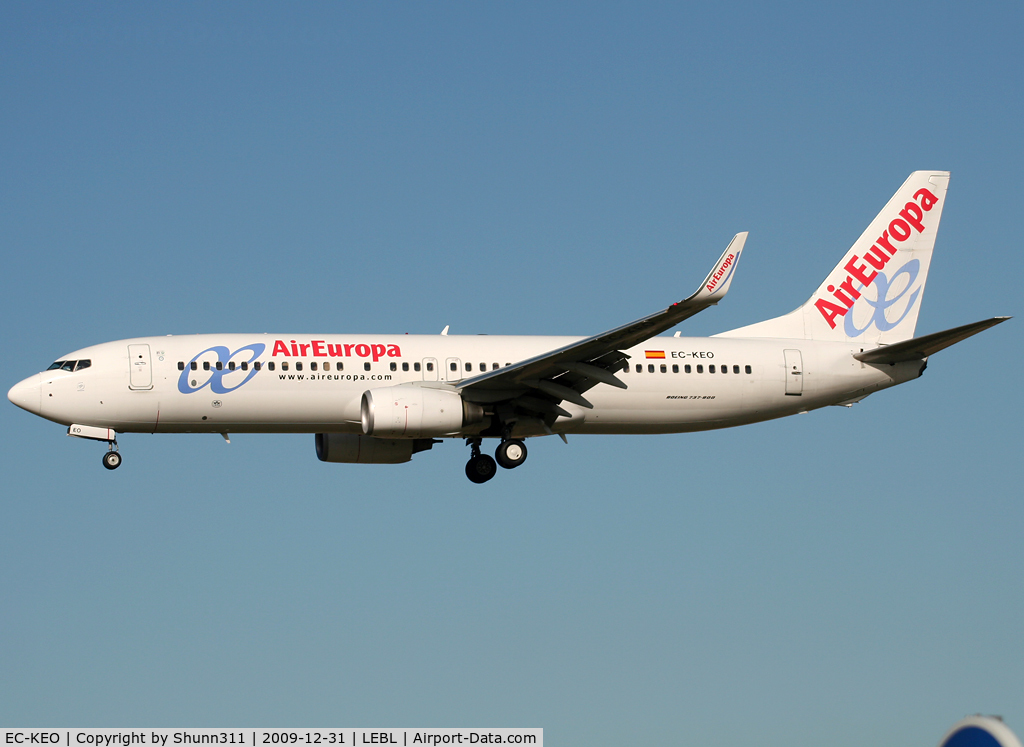 EC-KEO, 2007 Boeing 737-85P C/N 33982, Landing rwy 25R