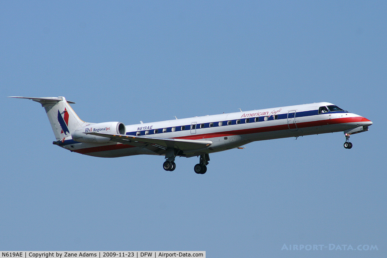 N619AE, 1998 Embraer ERJ-145LR (EMB-145LR) C/N 145101, American Eagle at DFW