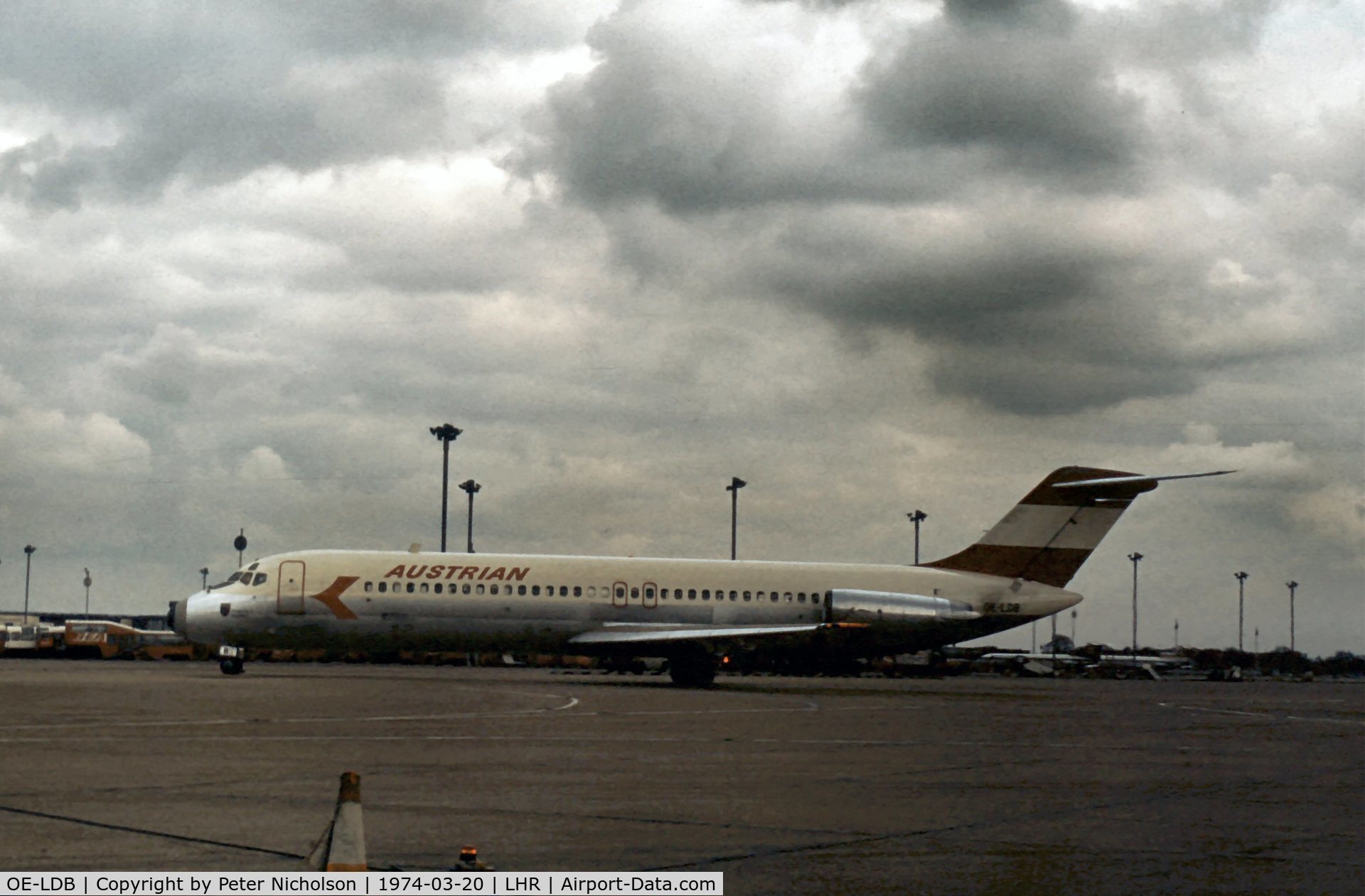 OE-LDB, 1971 Douglas DC-9-32 C/N 47524, DC-9-32 of Austrian Airlines taxying to the terminal at Heathrow in March 1974.