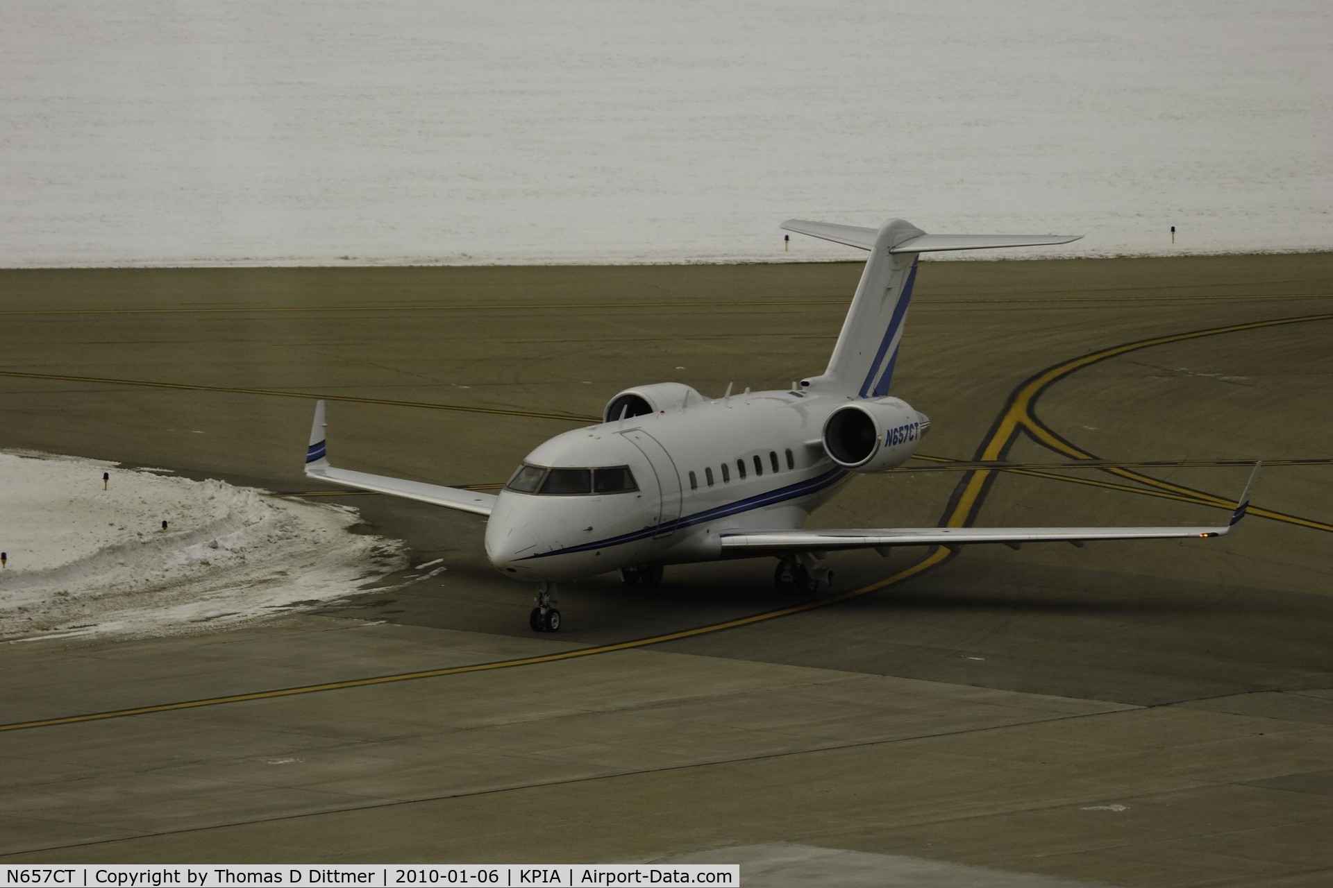 N657CT, 2006 Bombardier Challenger 604 (CL-600-2B16) C/N 5665, N657CT on taxiway Tango