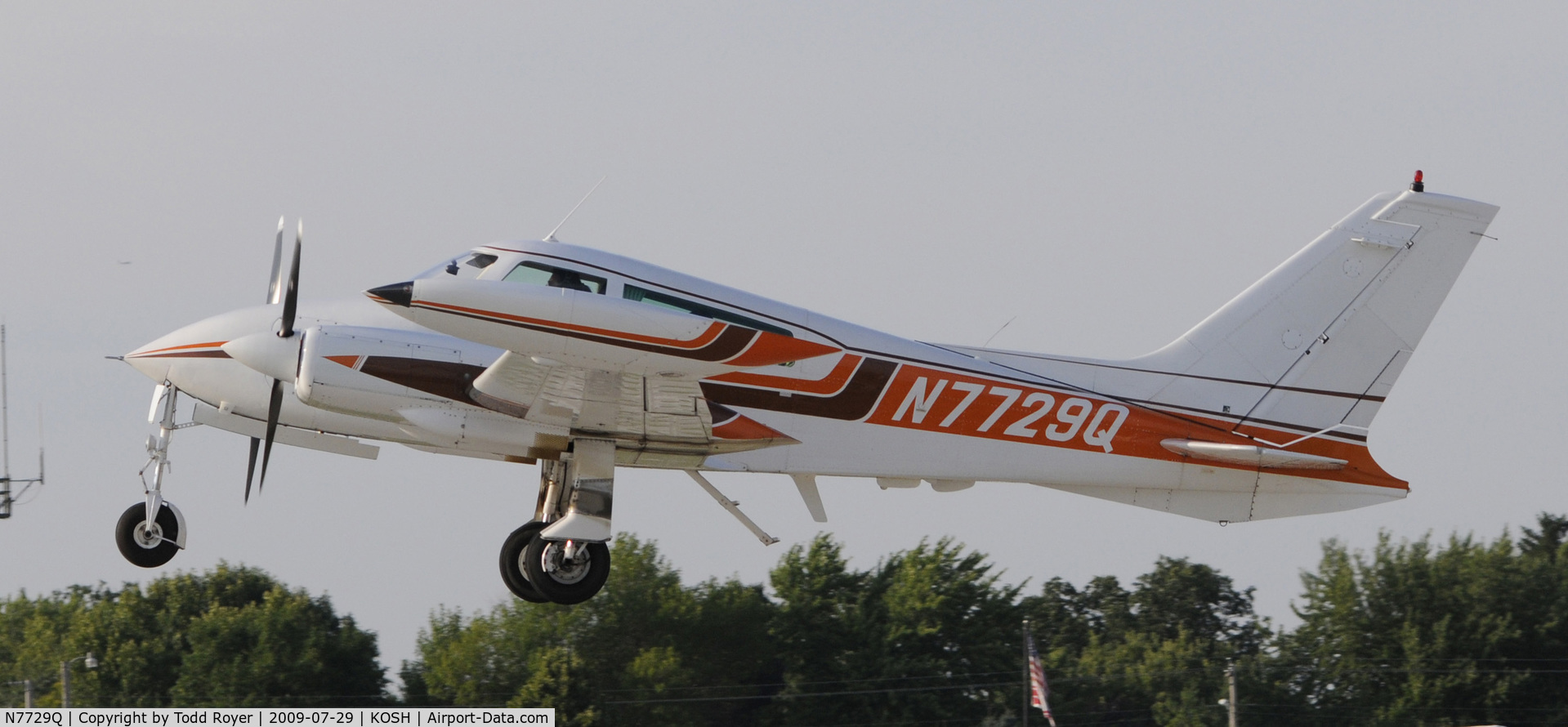N7729Q, 1970 Cessna 310Q C/N 310Q0229, EAA AIRVENTURE 2009