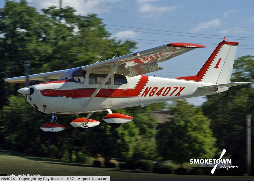 N8407X, 1961 Cessna 172C C/N 17248907, Short final Smoketown, Pa.