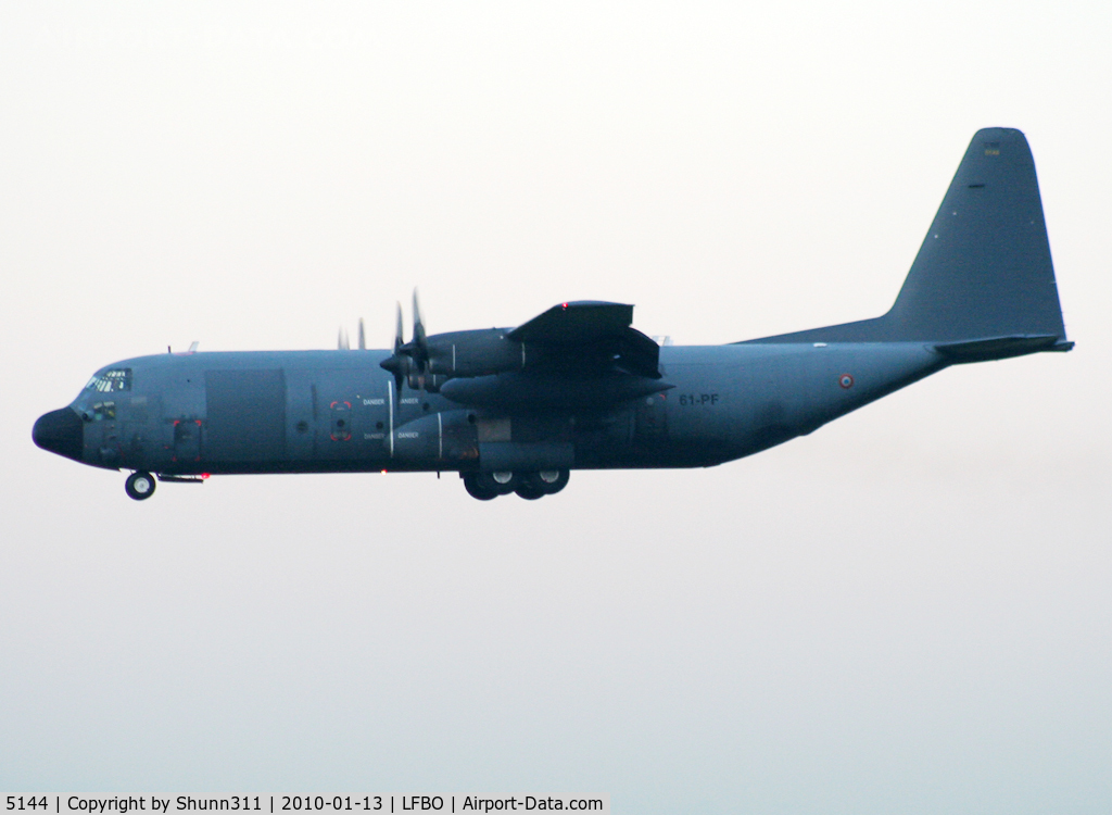 5144, Lockheed C-130H-30 Hercules C/N 382-5144, Landing rwy 32R