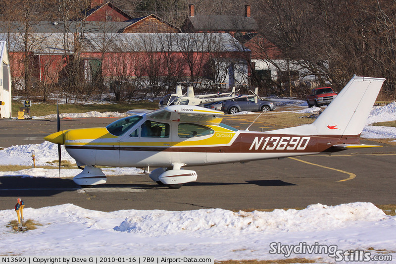 N13690, 1976 Cessna 177B Cardinal C/N 17702454, Cessna Cardinal lined up for takeoff at Ellington, CT