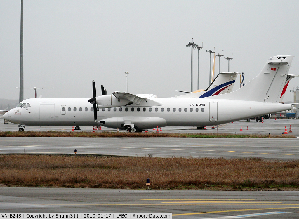 VN-B248, 1997 ATR 72-202 C/N 519, Returned to lessor in all white c/s and parked at the General Aviation area before to go to the Latecoere Aeroservices facility...