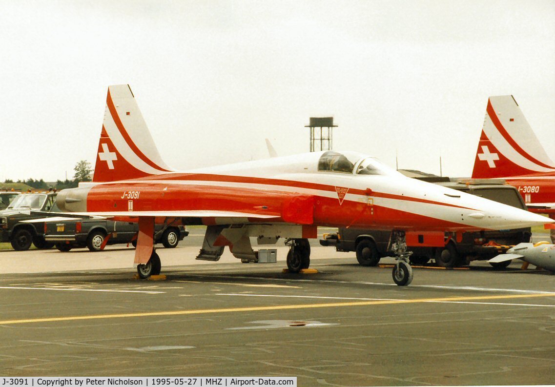 J-3091, Northrop F-5E Tiger II C/N L.1091, Another view of the Patrouille Suisse F-5E on the flight-line at the 1995 Mildenhall Air Fete.