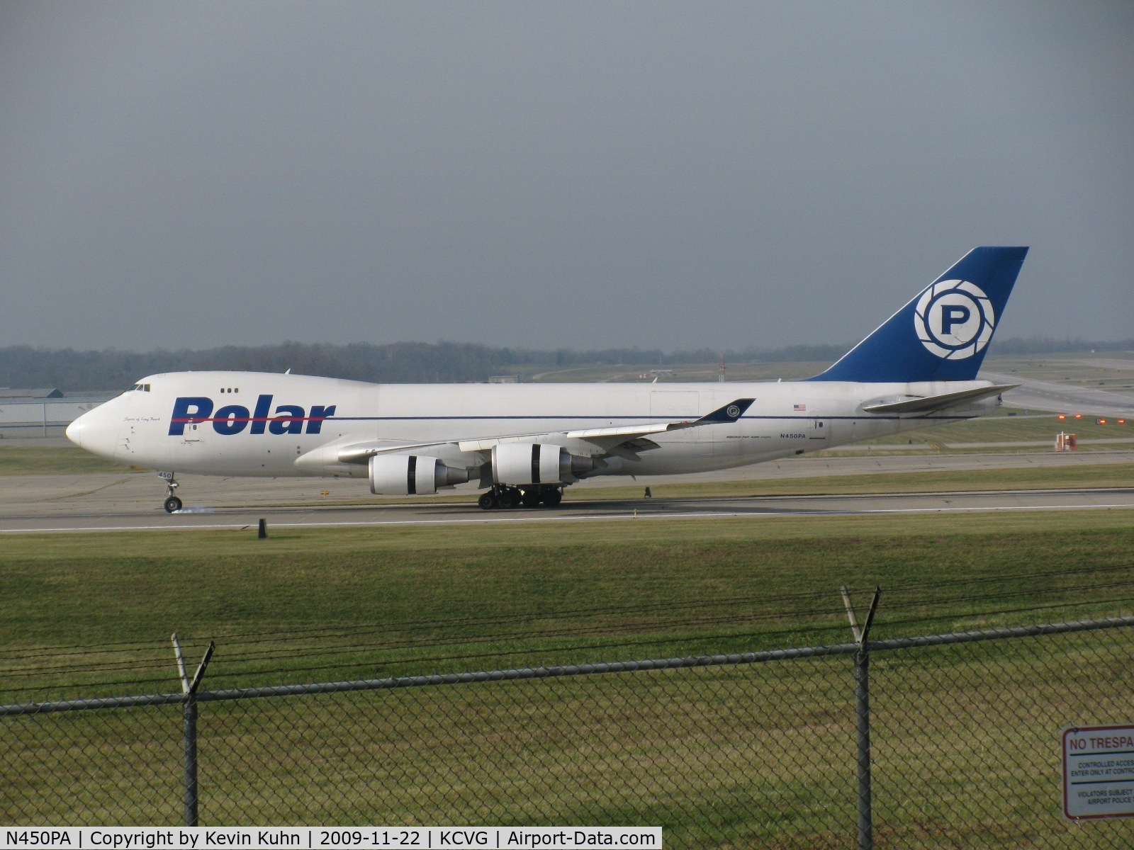 N450PA, 2000 Boeing 747-46NF C/N 30808, Nosewheel touchdown