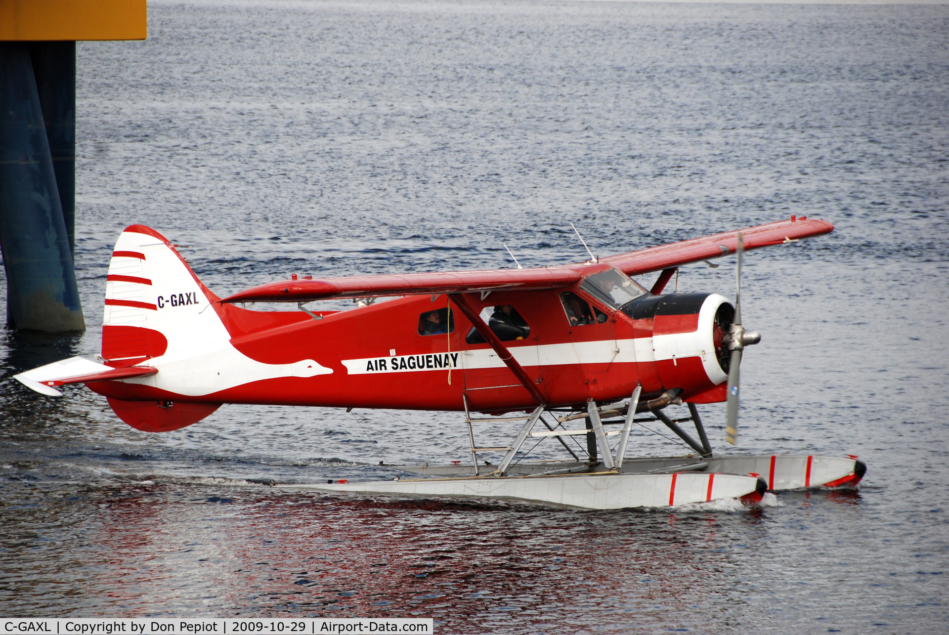 C-GAXL, 1957 De Havilland Canada U-6A Beaver C/N 1032, Used for site seeing in Saguenay Harbor, Quebec, Canada