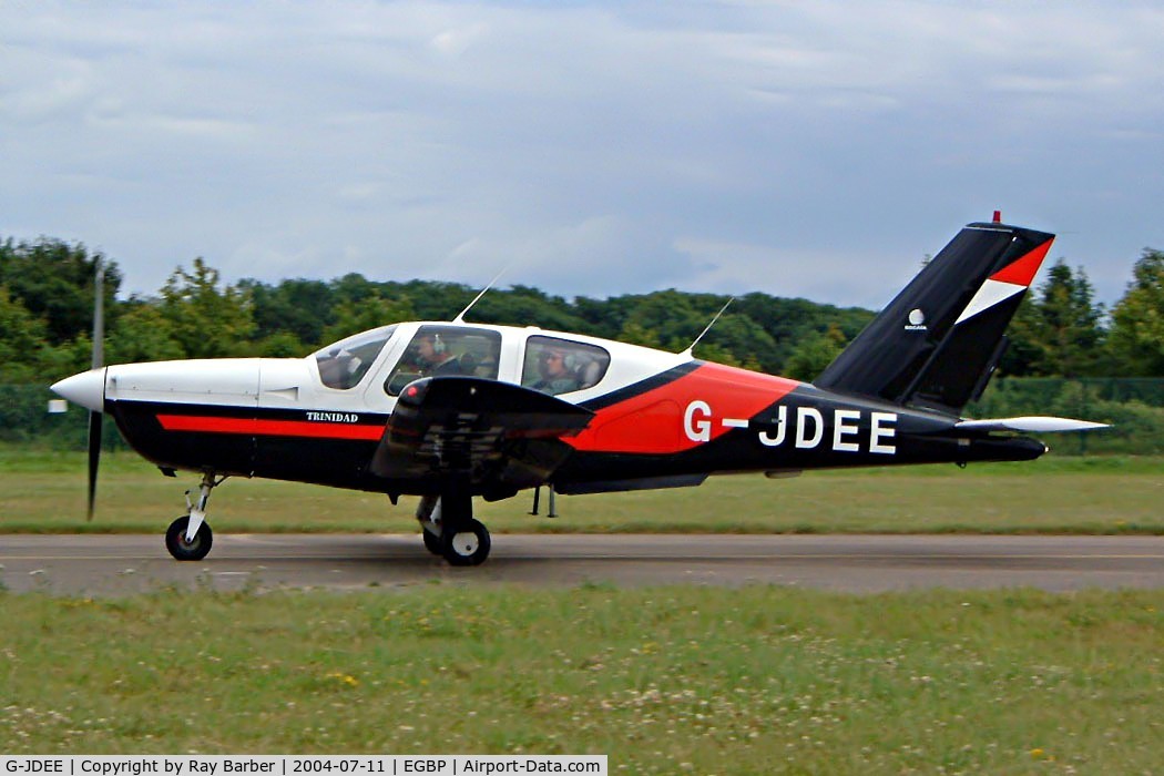 G-JDEE, 1982 Socata TB-20 Trinidad C/N 333, Seen taxiing out for departure PFA Kemble 2004