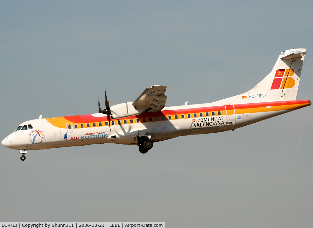 EC-HEJ, 1998 ATR 72-212A C/N 565, Landing rwy 25R