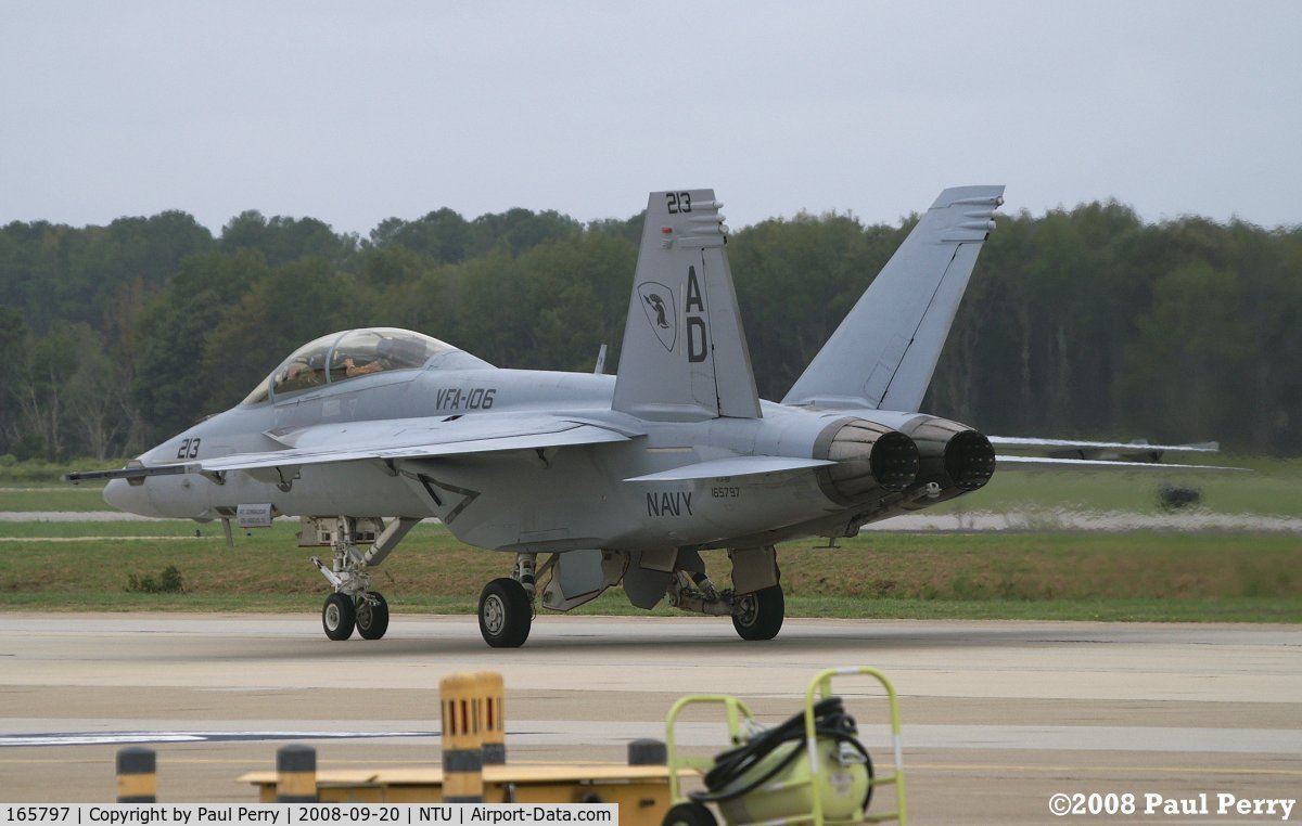 165797, Boeing F/A-18F Super Hornet C/N 1525/F023, Taxiing out for her demo run