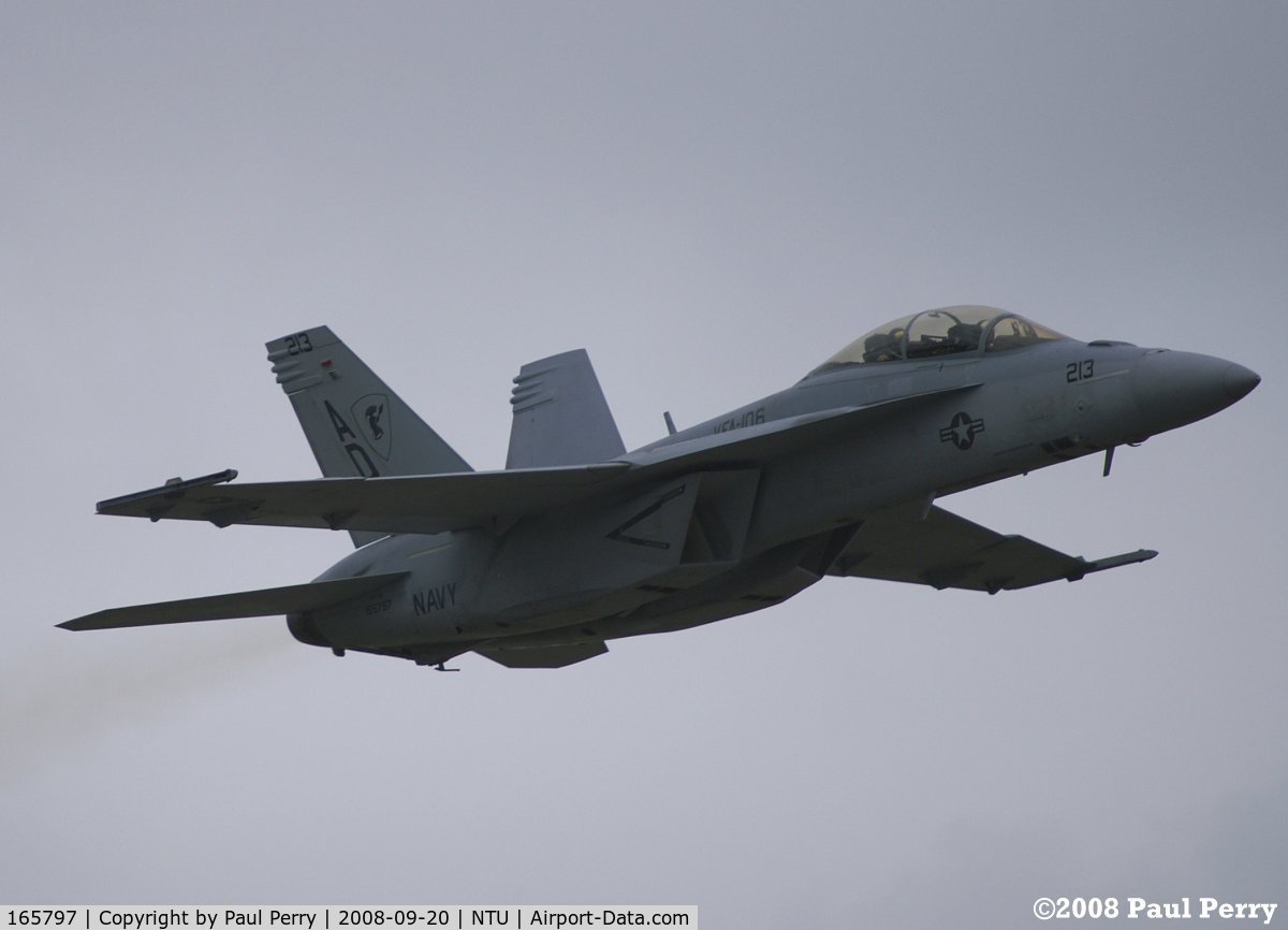 165797, Boeing F/A-18F Super Hornet C/N 1525/F023, Level pass, almost lost against the sky