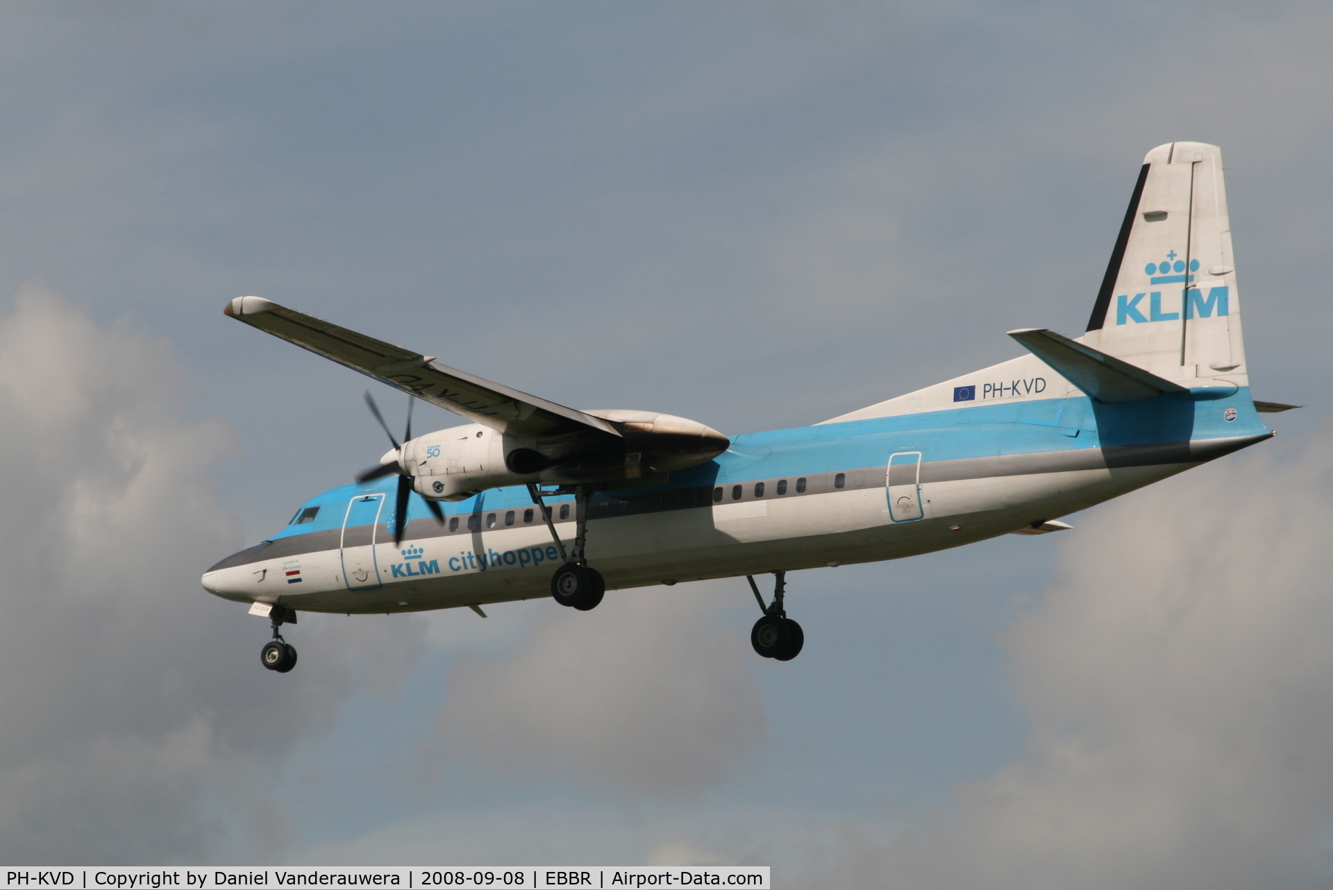 PH-KVD, 1990 Fokker 50F C/N 20197, Flight KL1725 is descending to RWY 25L