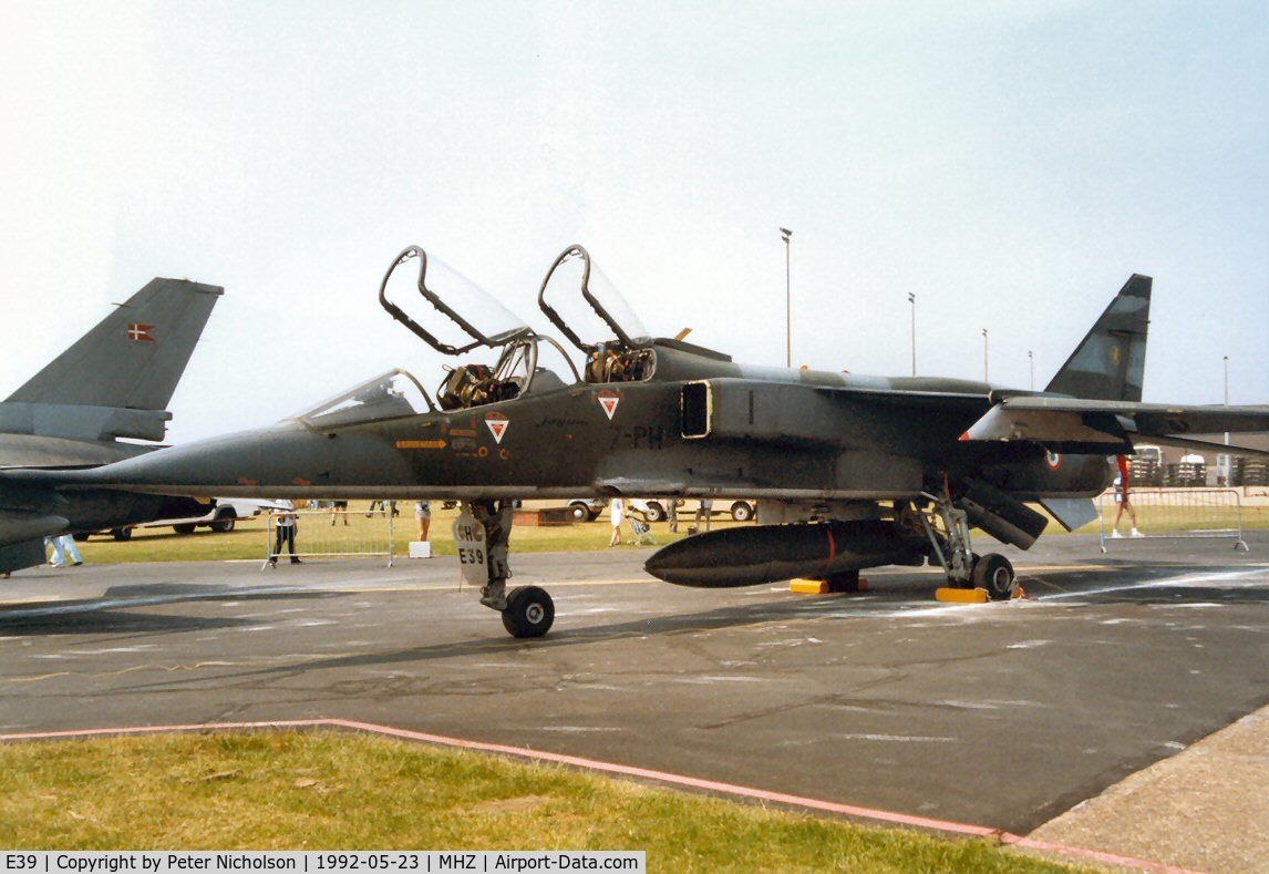 E39, Sepecat Jaguar E C/N E39, Jaguar E of EC-7 French Air Force on display at the 1992 Mildenhall Air Fete.