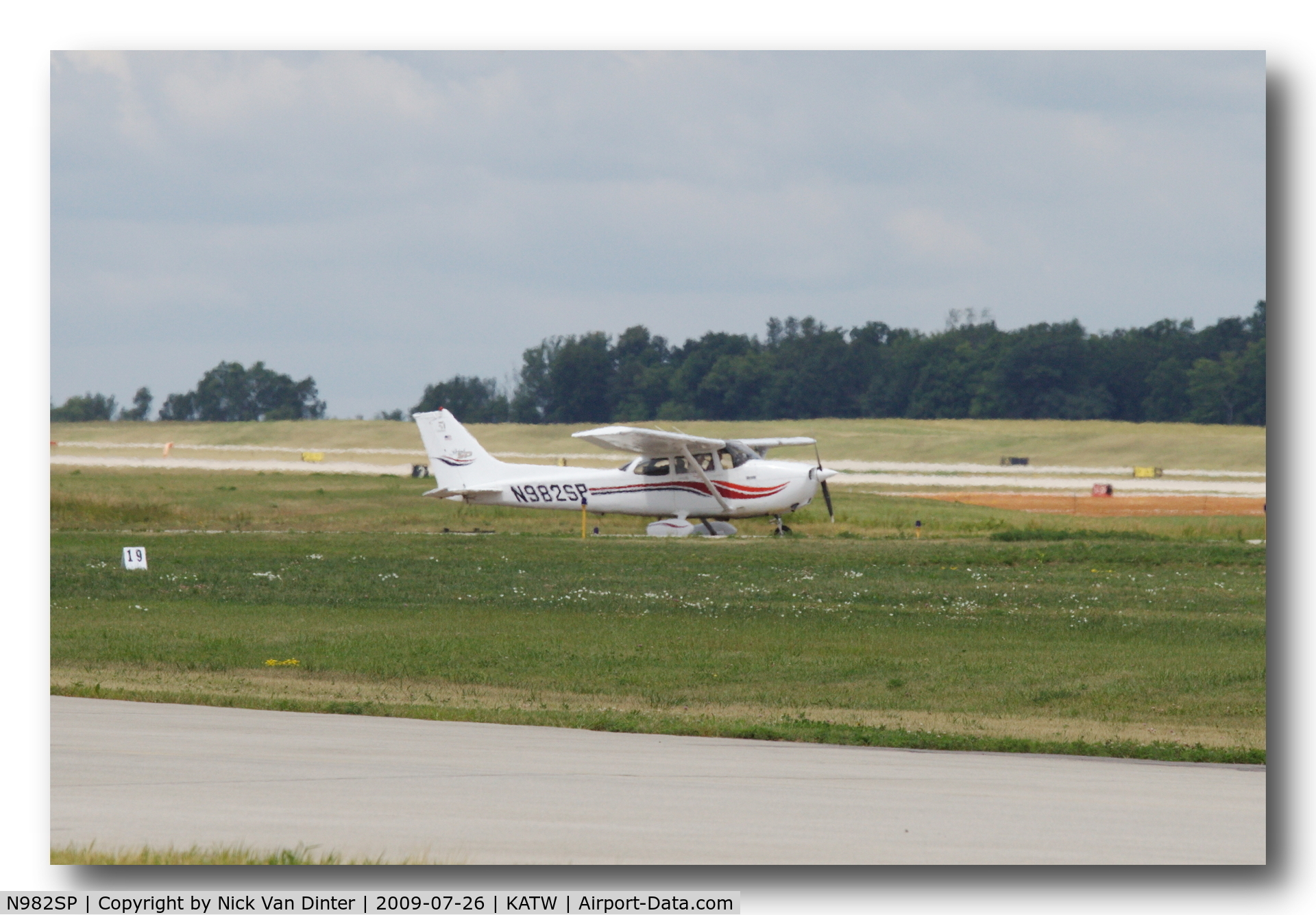 N982SP, 1999 Cessna 172S C/N 172S8184, At Appleton For EAA