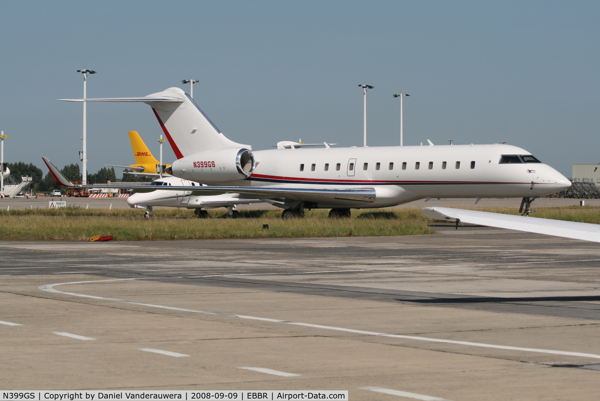 N399GS, 2000 Bombardier Global Express (BD-700-1A10) C/N 9074, Parked on G.A. apron