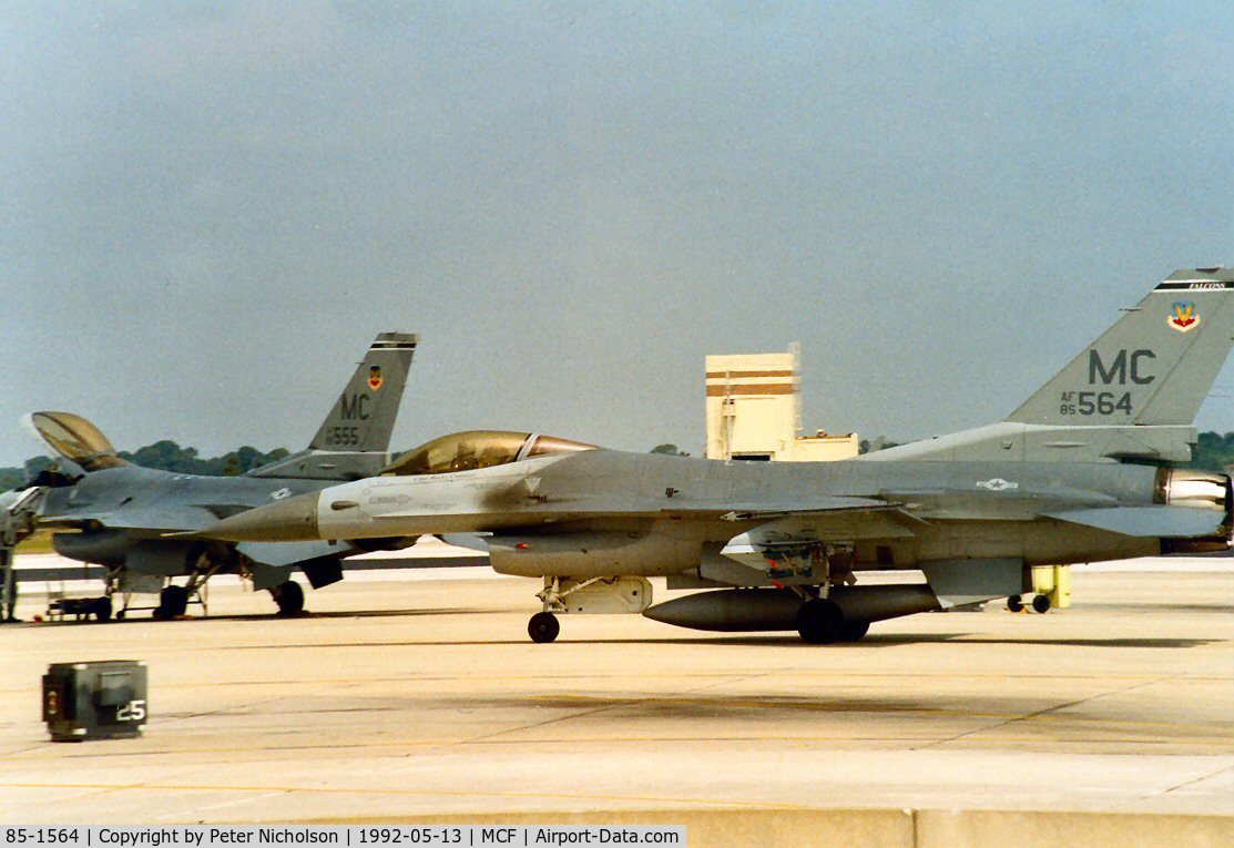 85-1564, 1986 General Dynamics F-16C Fighting Falcon C/N 5C-306, F-16C Falcon of 72nd Fighter Squadron/56th Fighter Wing at MacDill AFB in May 1992.