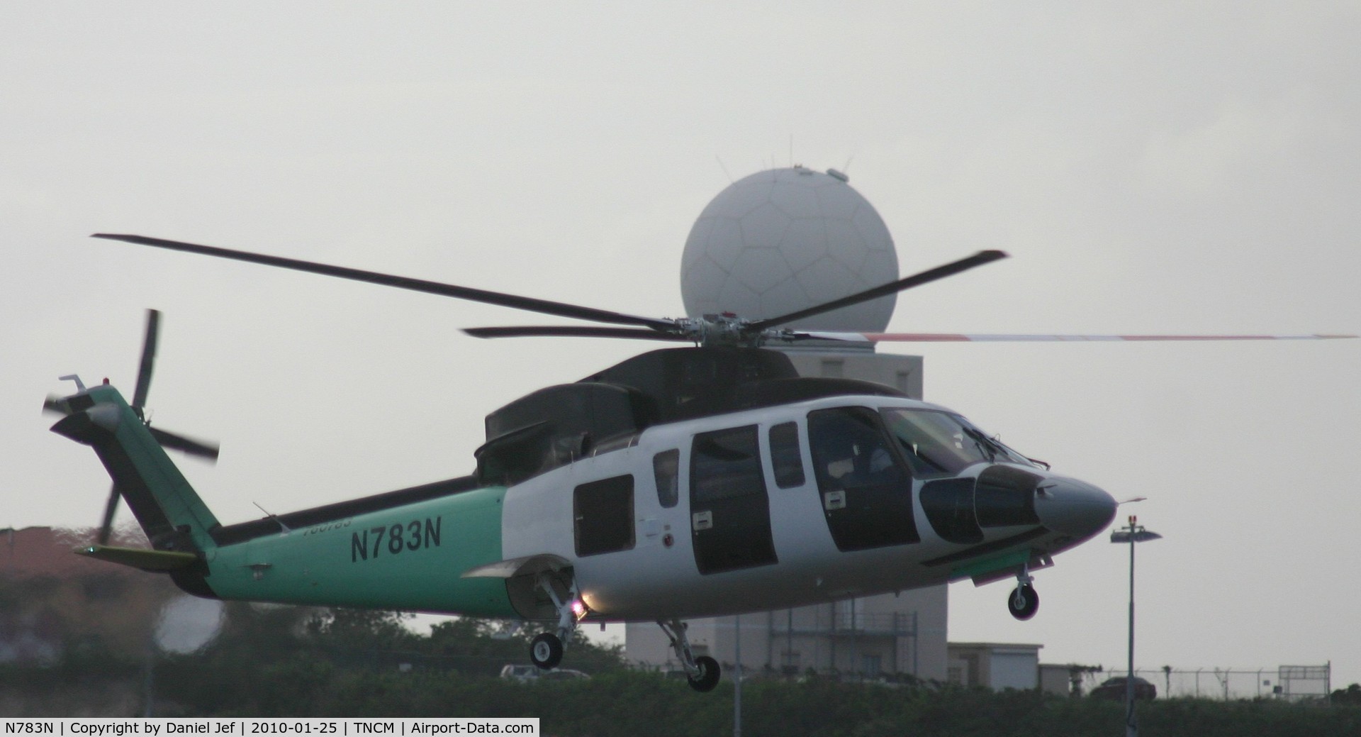 N783N, Sikorsky S-76C C/N 760783, N783N  Air taxing to the helipad