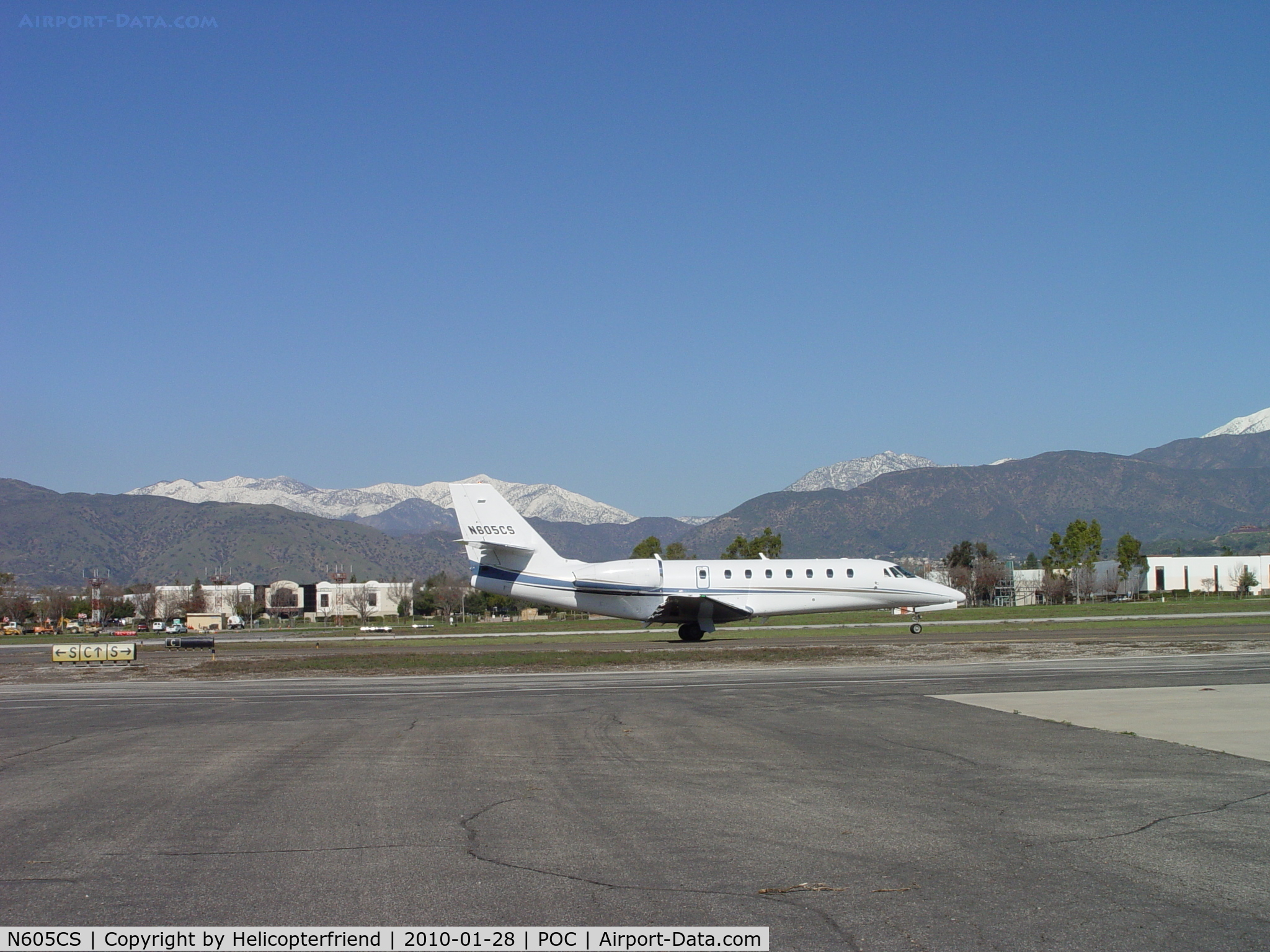 N605CS, 2006 Cessna 680 Citation Sovereign C/N 680-0001, Taxiing to runway 26L for take off
