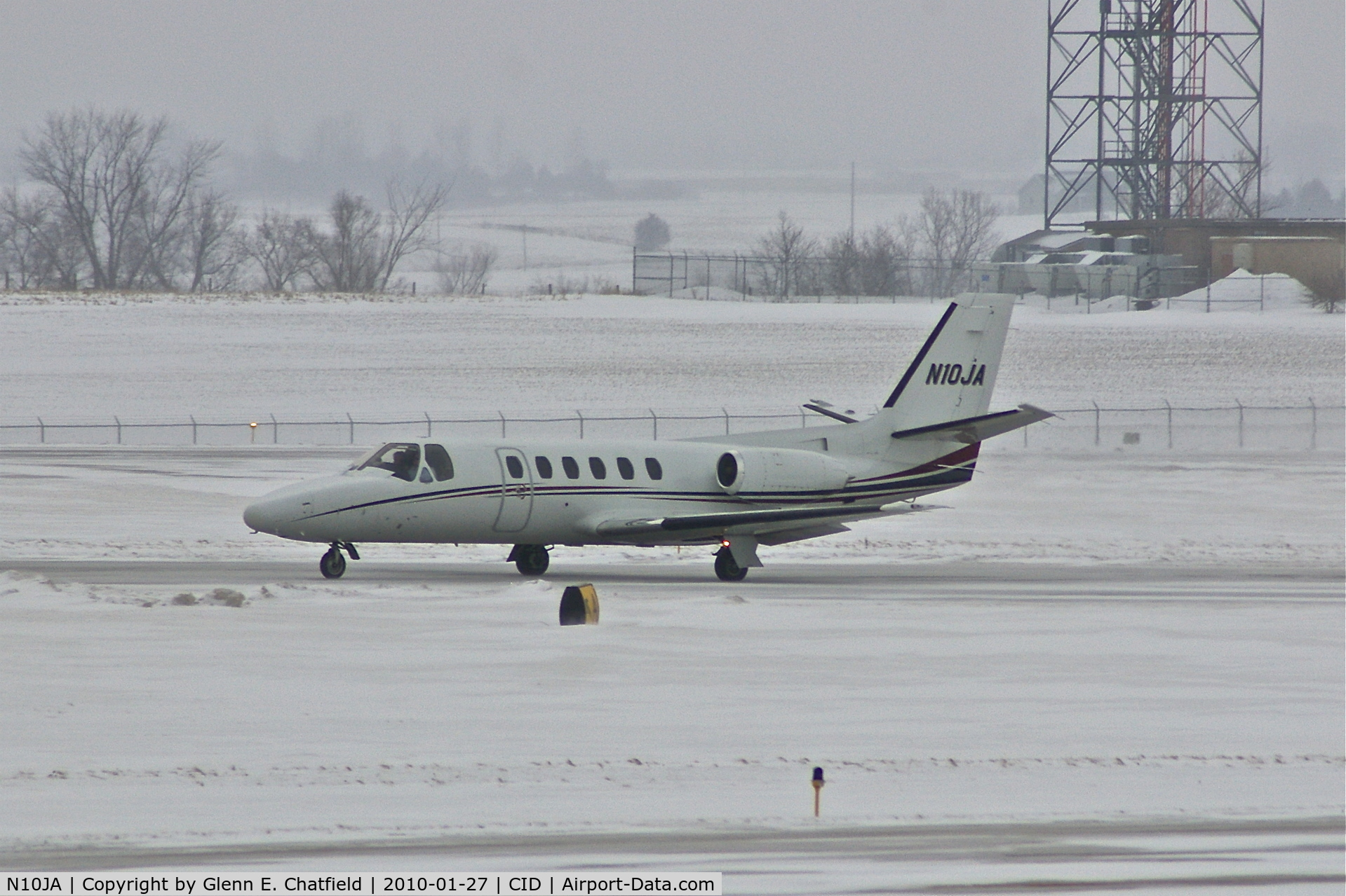 N10JA, 1978 Cessna 550 Citation II C/N 550-0219, Taxiing from PS Air to Runway 27, light snow falling