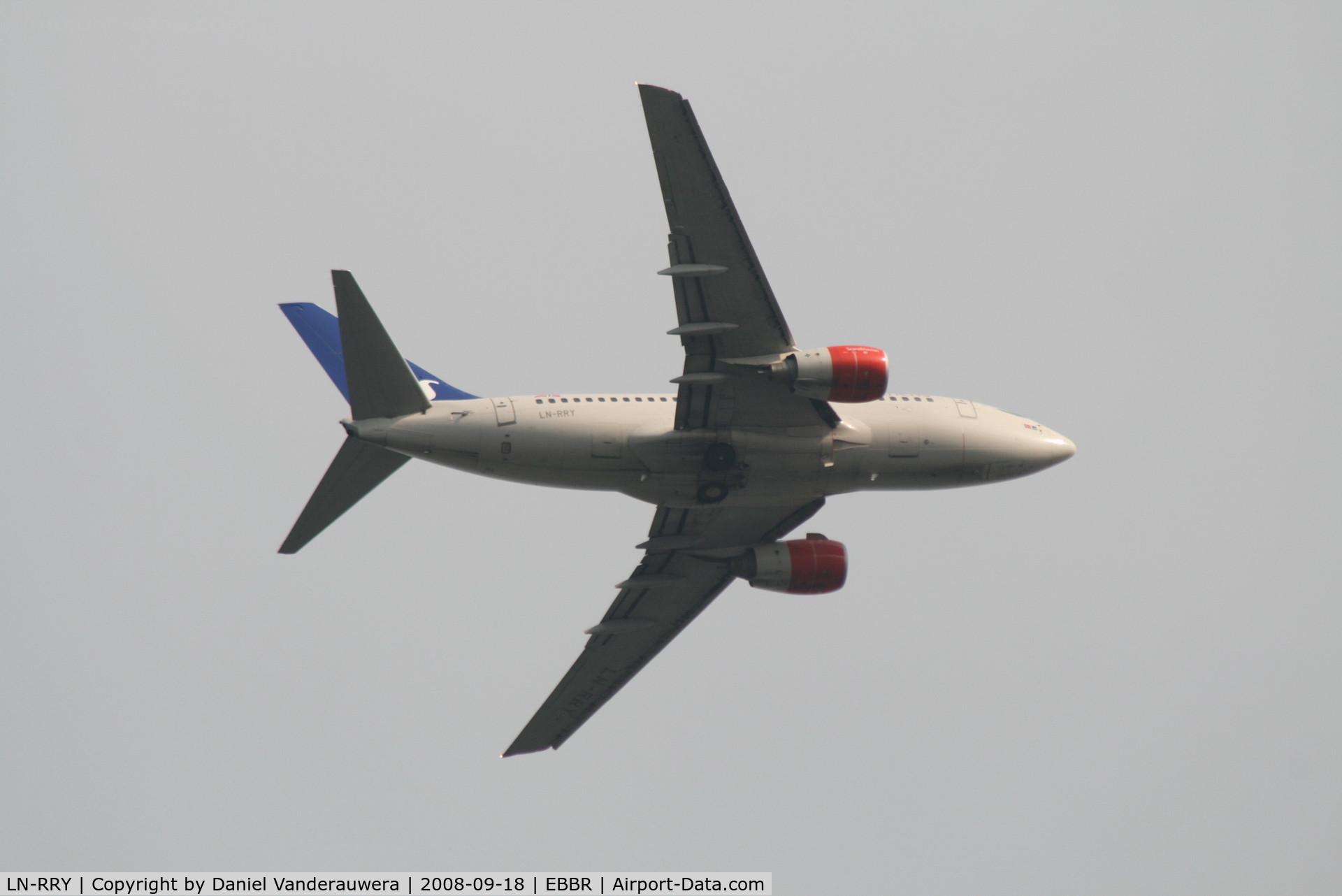 LN-RRY, 1998 Boeing 737-683 C/N 28297, On approach to RWY 07L