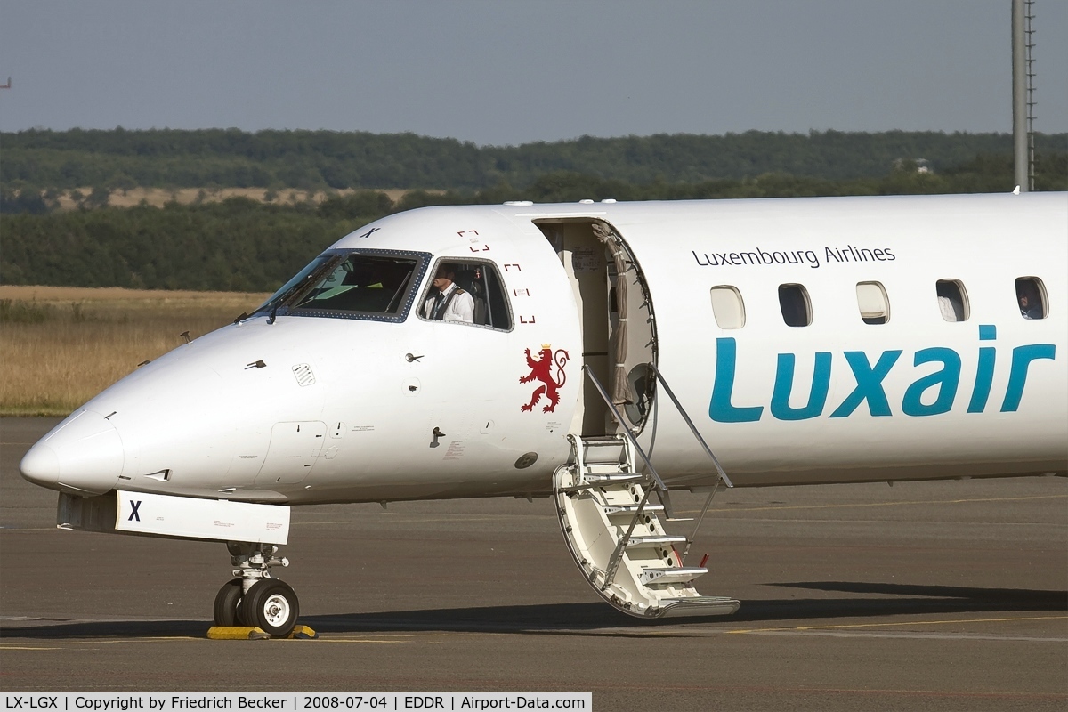 LX-LGX, 1999 Embraer EMB-145LU (ERJ-145LU) C/N 145147, waiting for the passengers to embark