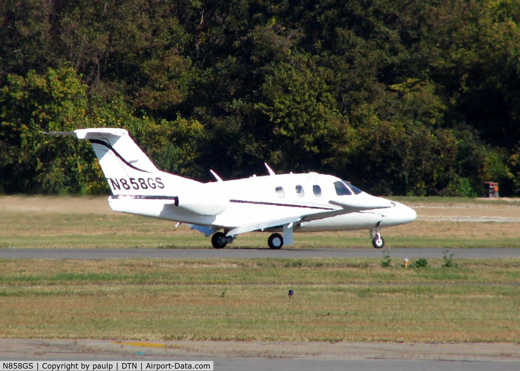 N858GS, 2007 Eclipse Aviation Corp EA500 C/N 000039, At Downtown Shreveport.