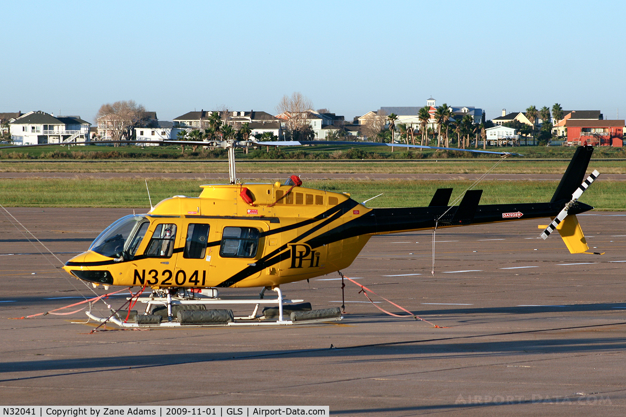 N32041, 1991 Bell 206L-3 LongRanger III C/N 51539, PHI Helicopter at Galveston