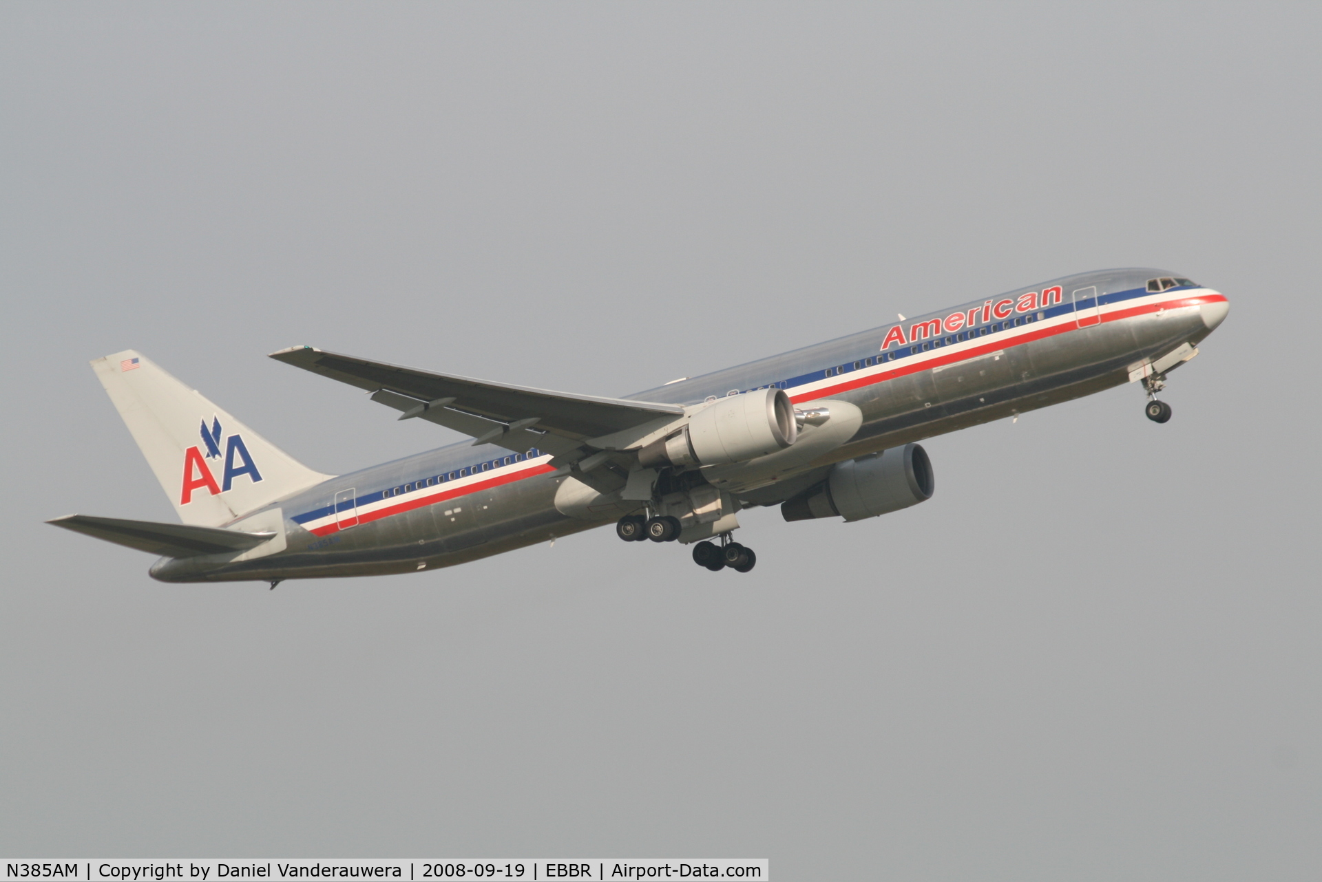 N385AM, 1994 Boeing 767-323 C/N 27059, Flight AA171 is taking off from RWY 07R